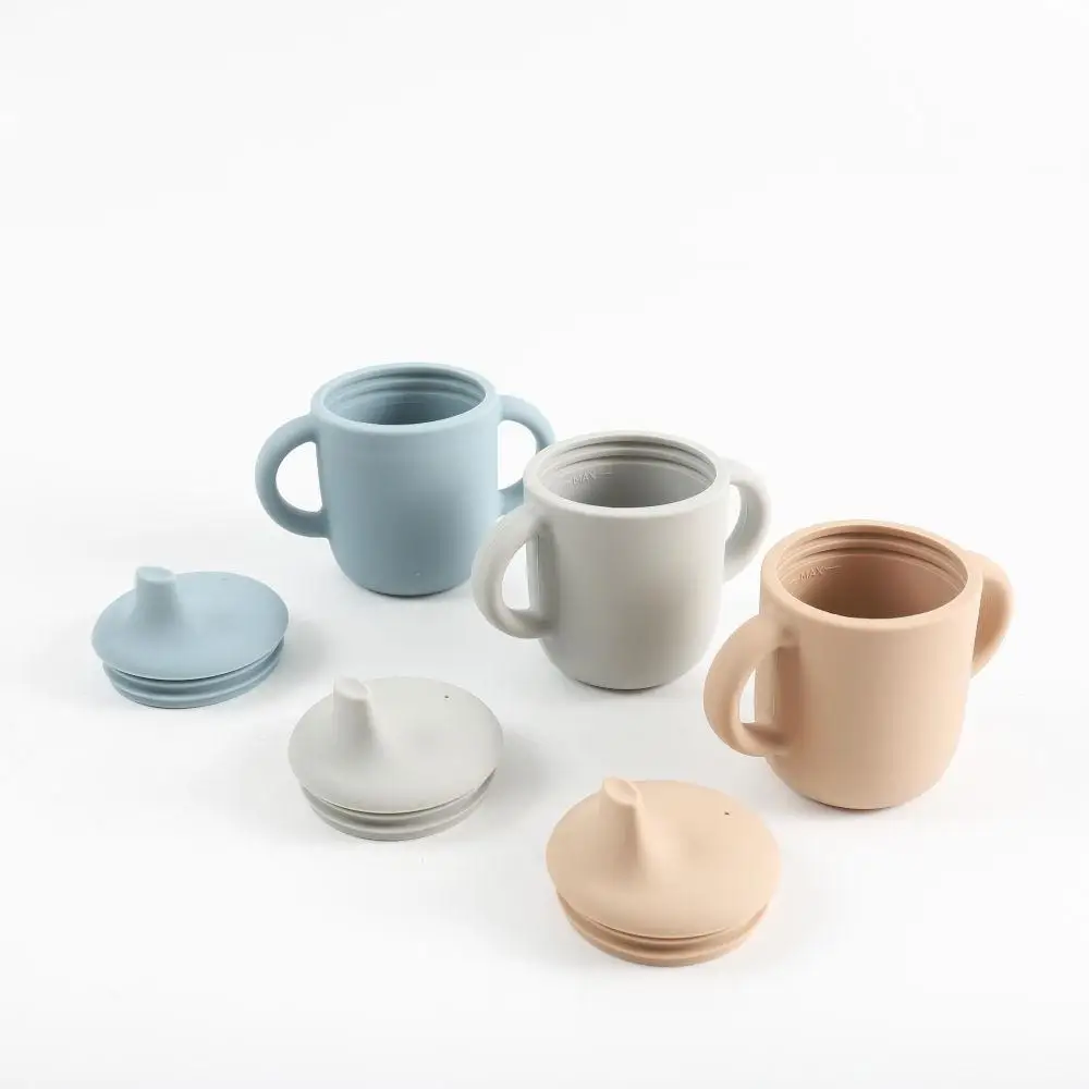 Бесплатные многоразовые силиконовые чашки BPA с соломенной детской закуской с ручкой, легкий захват для детских чашек, набор для обучения отлучению от груди