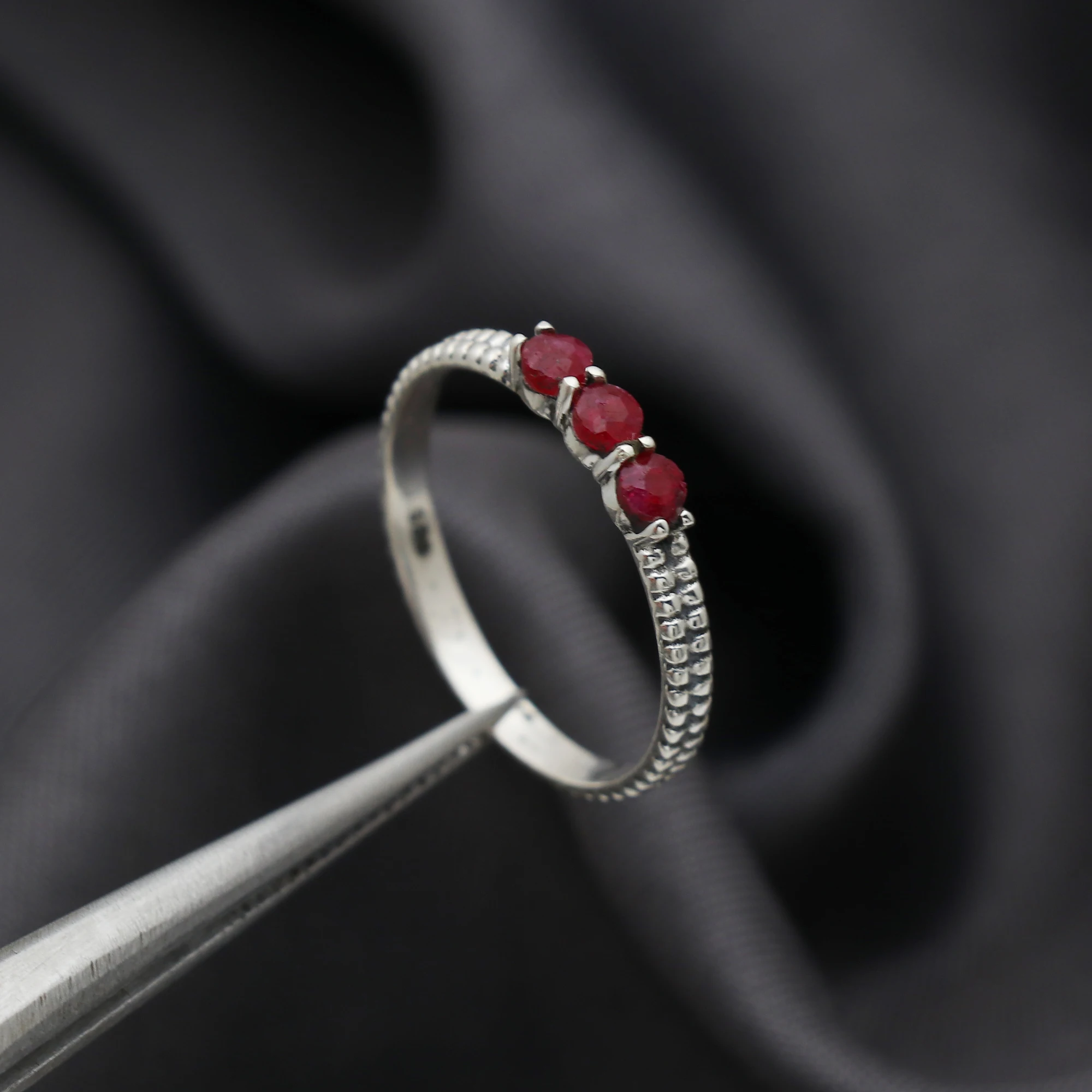 Best Selling 925 Sterling Silver Oxidized Ring Classic Design Cute Stacking Ruby Diamond Wedding Jewelry with Setting Inlay
