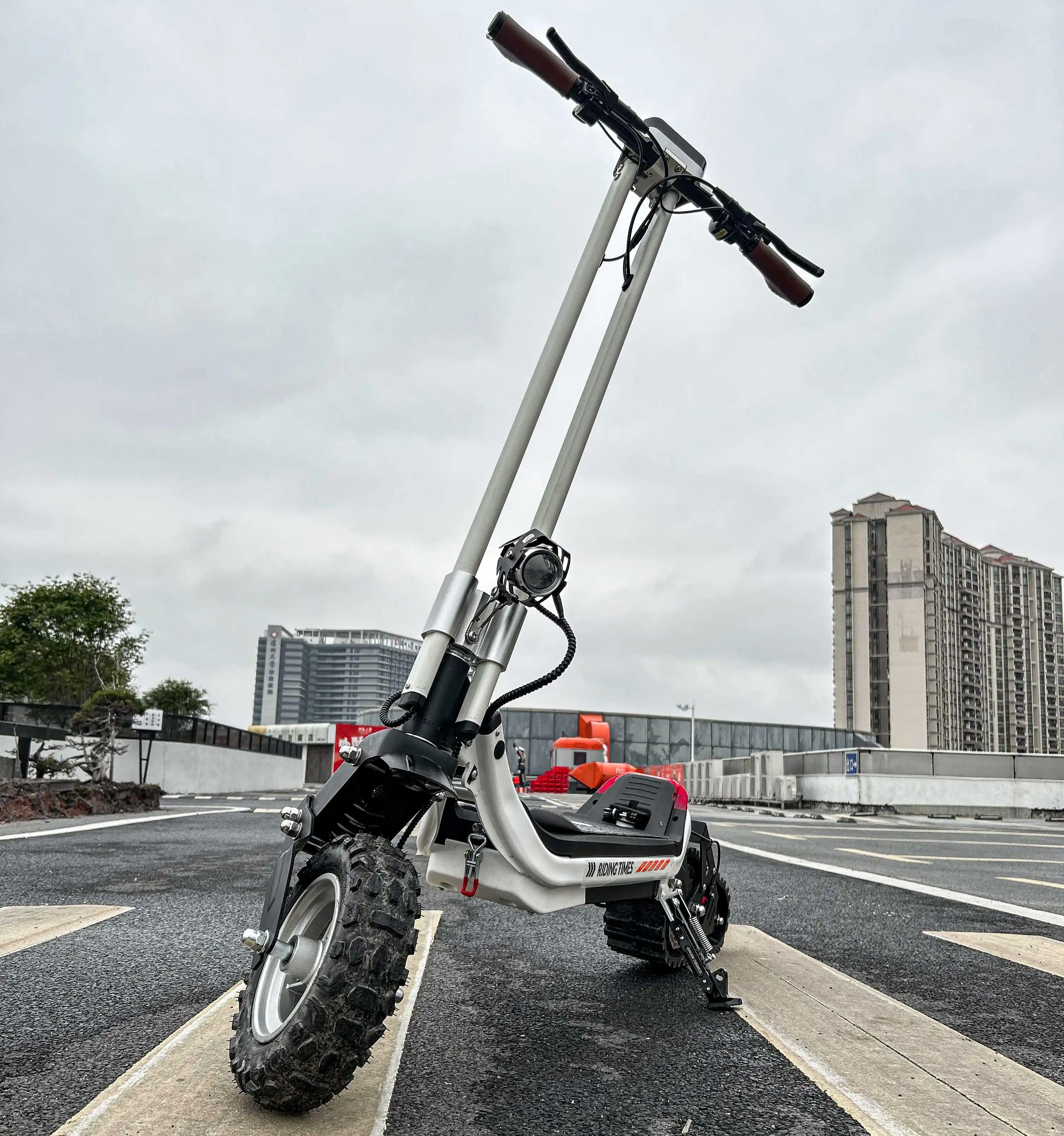 USA stock warehouse G63 DIY Off Road Electric Scooter 11inch 1800w Adult Scooter Electric in cold weather