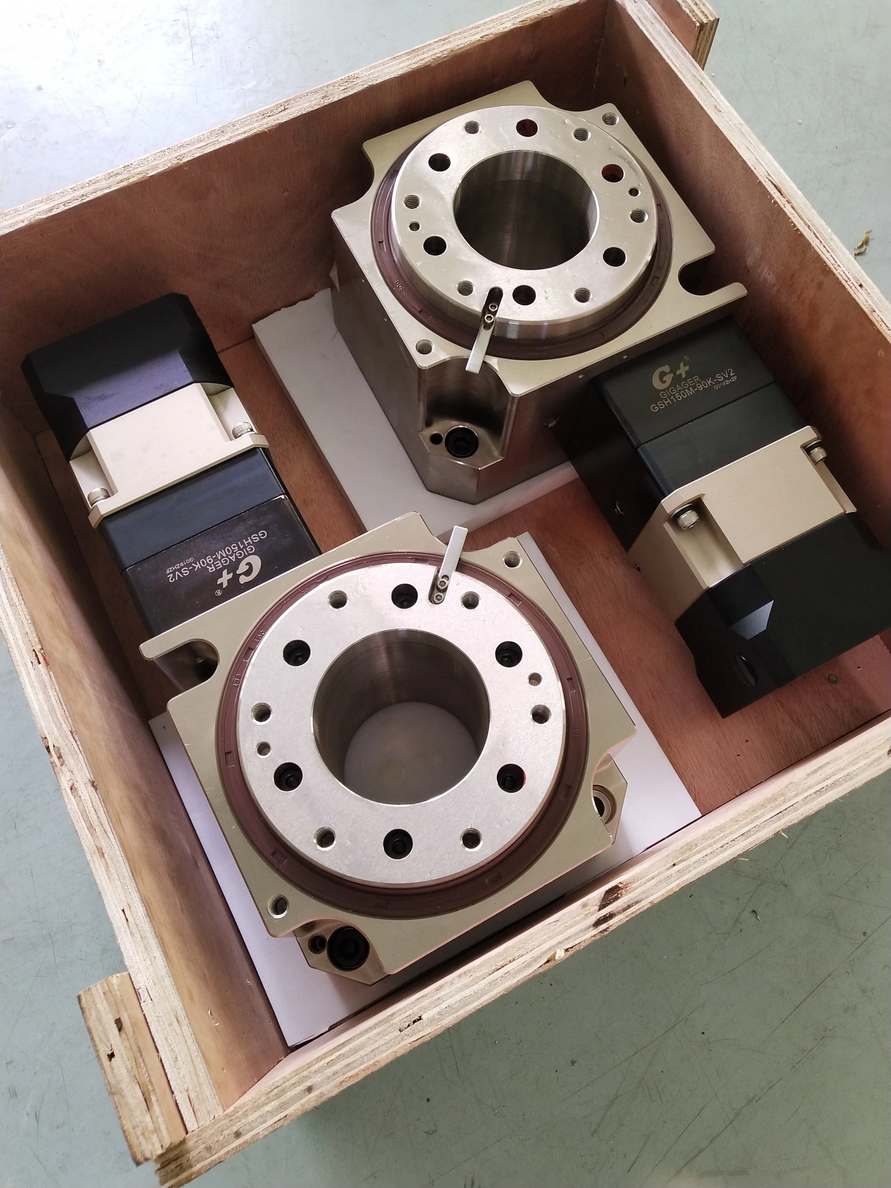 200mm Hollow Shaft hypoid gearbox High Load High Rigidity Servo Motor Hollow Rotary Stage