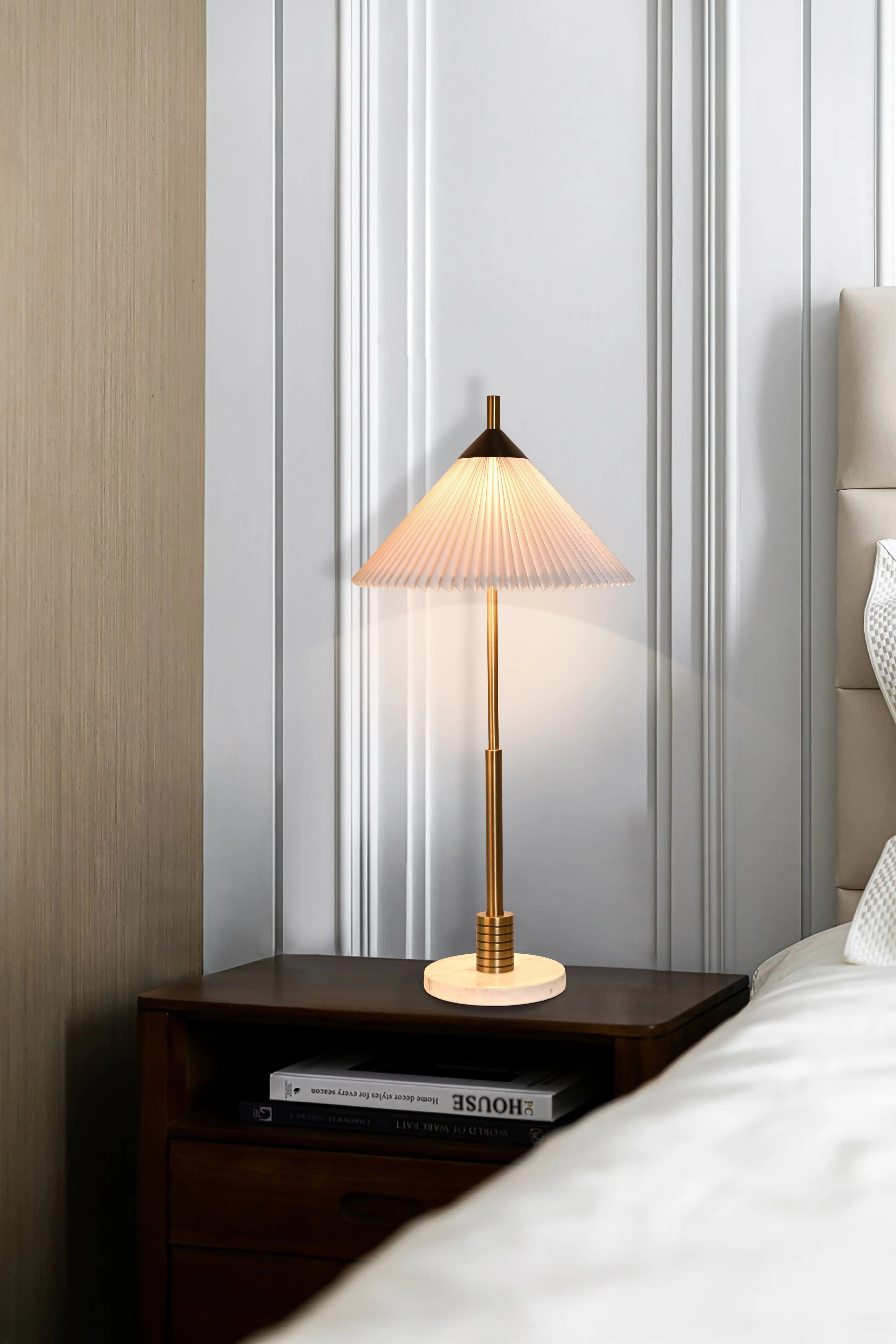 Classic Modern Simple Conical Fabric Lampshade Antique Brass Finish Table Light Living Room Reading Room Bedside Desk Table Lamp