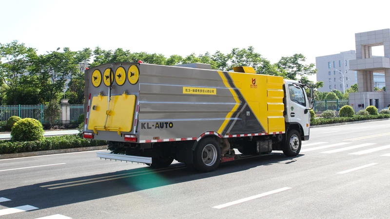 China can be customised Dongfeng Dolica vacuum truck with sweeping disc wet and dry cement and concrete sweeper trucks