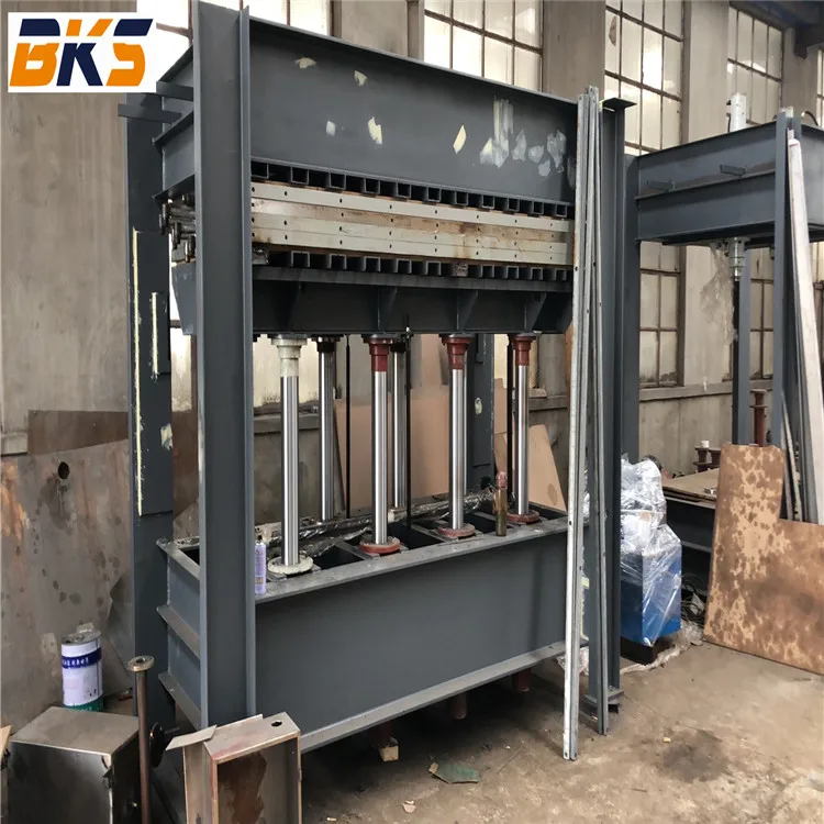 Высококачественная машина для горячего прессования клеевой фанеры для изготовления SIP-стен