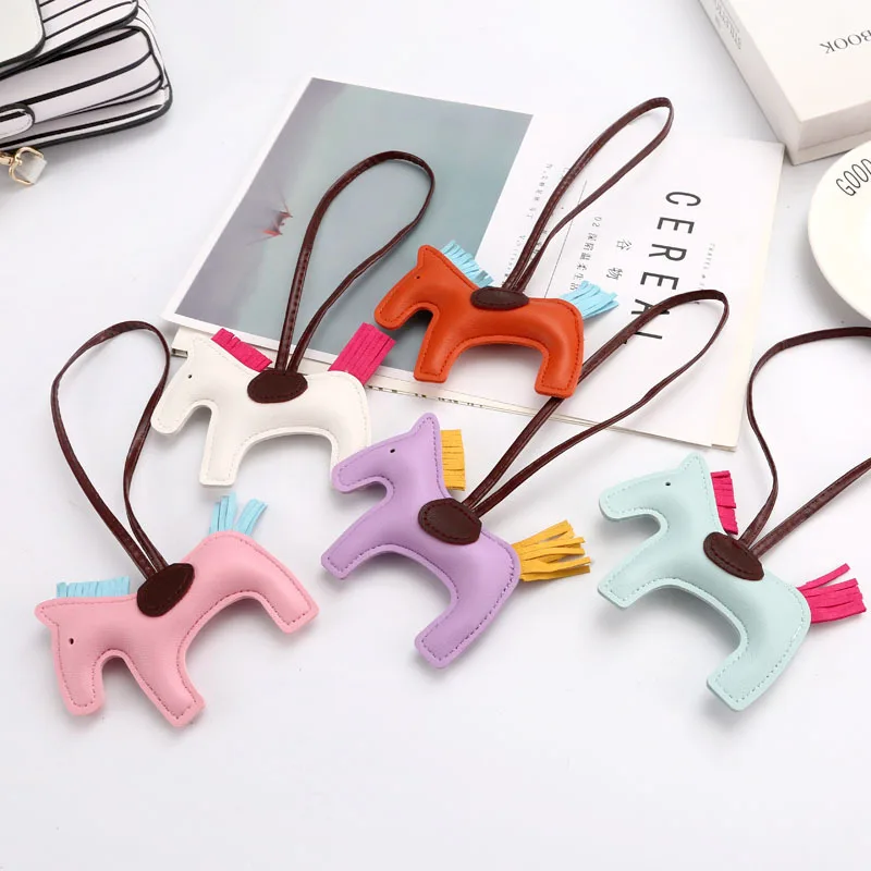 Популярный кулон от поставщика, кулон с кисточкой из пони, из искусственной кожи, в форме лошади, красивые модные аксессуары для сумок