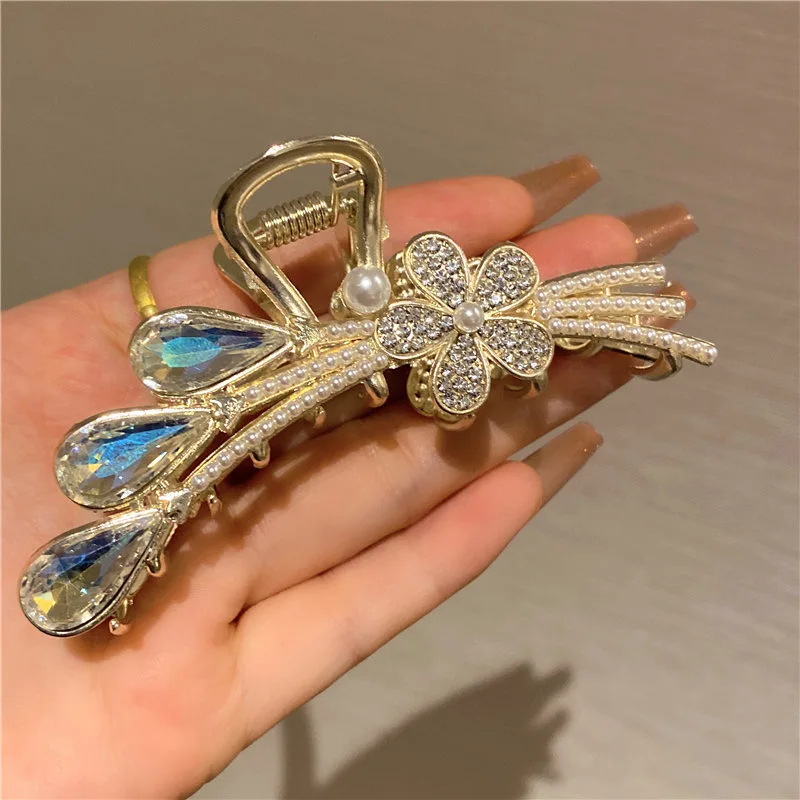 Fashion Shinny Crystal Flower Hair Clamp Exquisite Super Fairy Hair Barrettes Shark  Women Updo Back Head Hair Claws