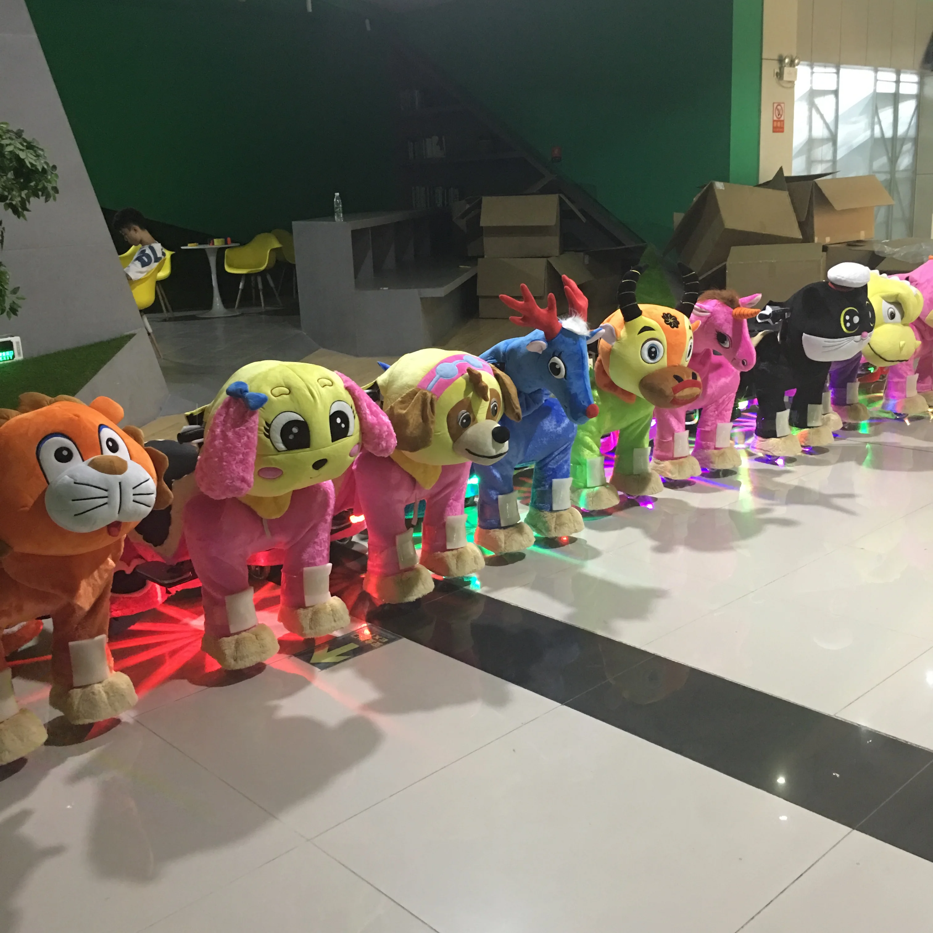 Unisex New Model Kiddie Ride Toy Green Squirrel Walking Horse Four-Wheeler Cow Bear Animal Rides for Kids in Shopping Mall