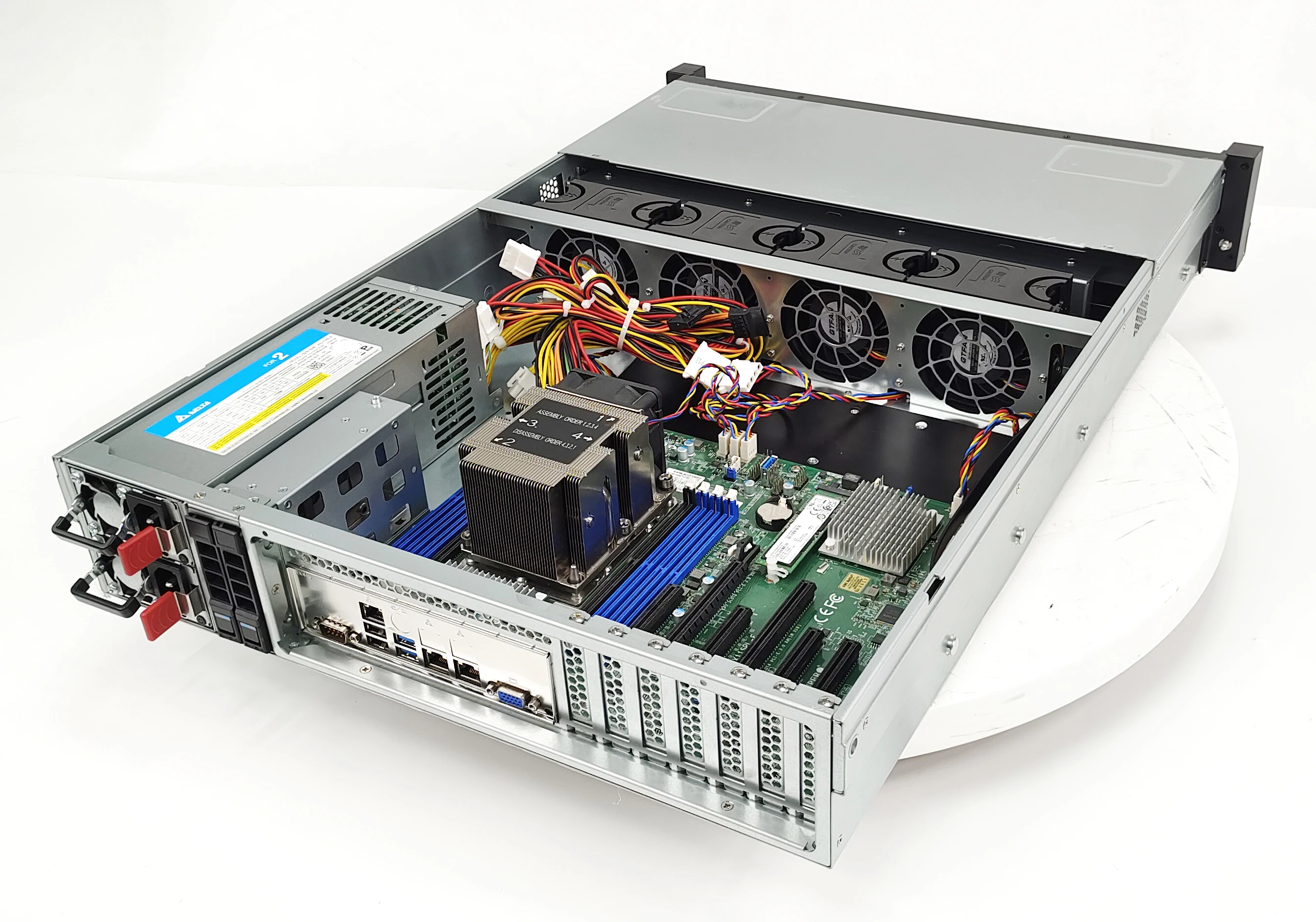 2u server case 8*sas or sata 3.5/2.5 HDD hot swap 12G nas rack mount chassis