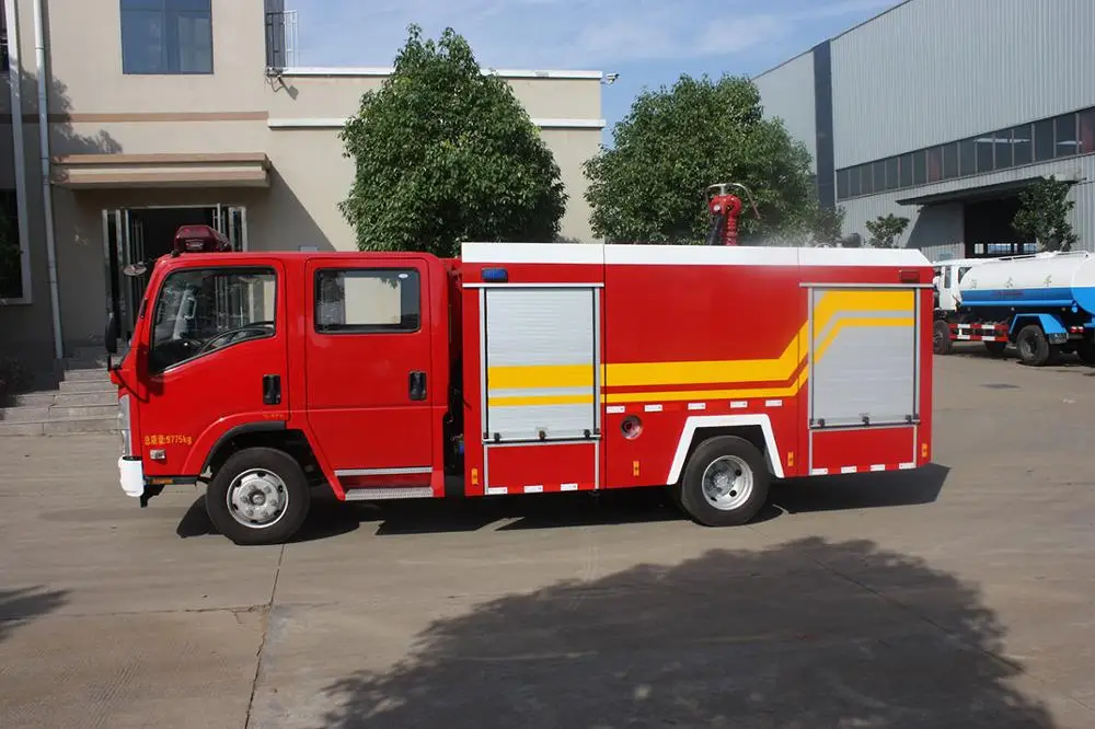 Japan brand new 4x2 water and foam pump truck fire fighting truck and equipment