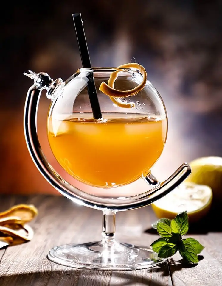 2024 Hot Sell Creative Globe Shape Cocktail Glass Clear Martini Globe Shape Whiskey Glass for Bar Party Wine  cocktail glass set