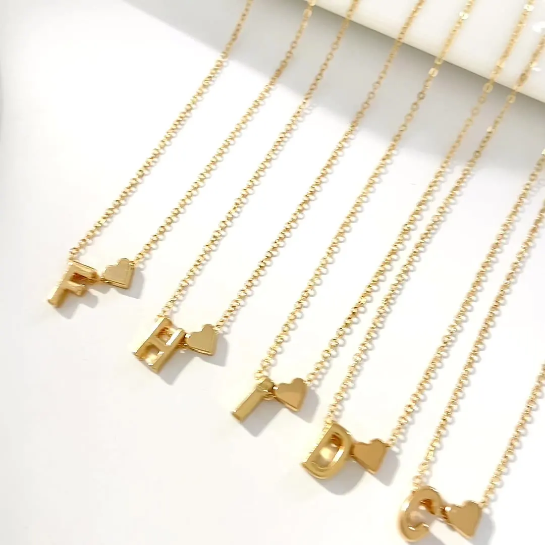 Fashionable love 26 English letters pendant necklace Creative and versatile peach heart short clavicle necklace