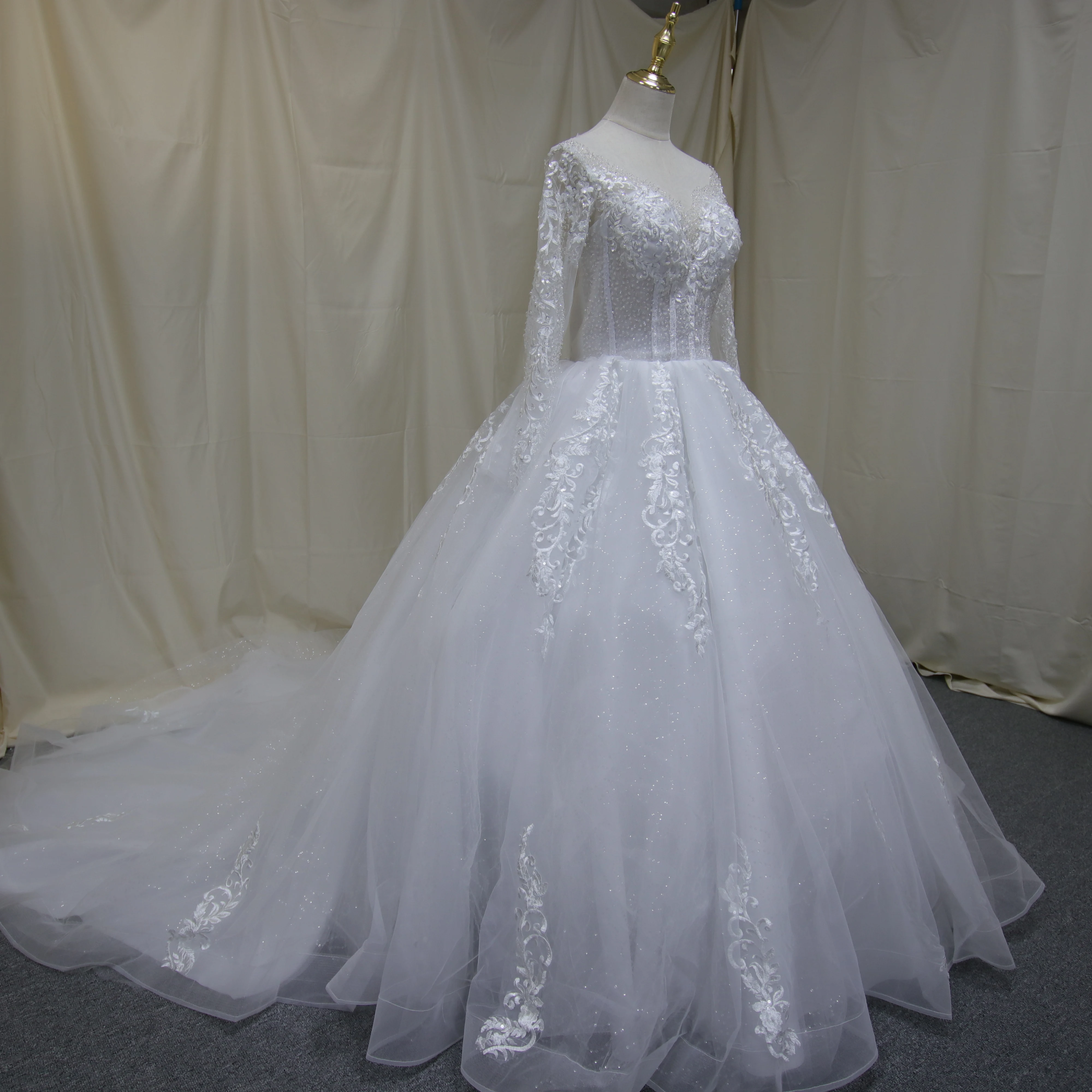 2022 Luxury Long Sleeves Customized Beaded Lace Fabric White Bridal Gowns modest Robe De Marier vestidos de novia Wedding Dress