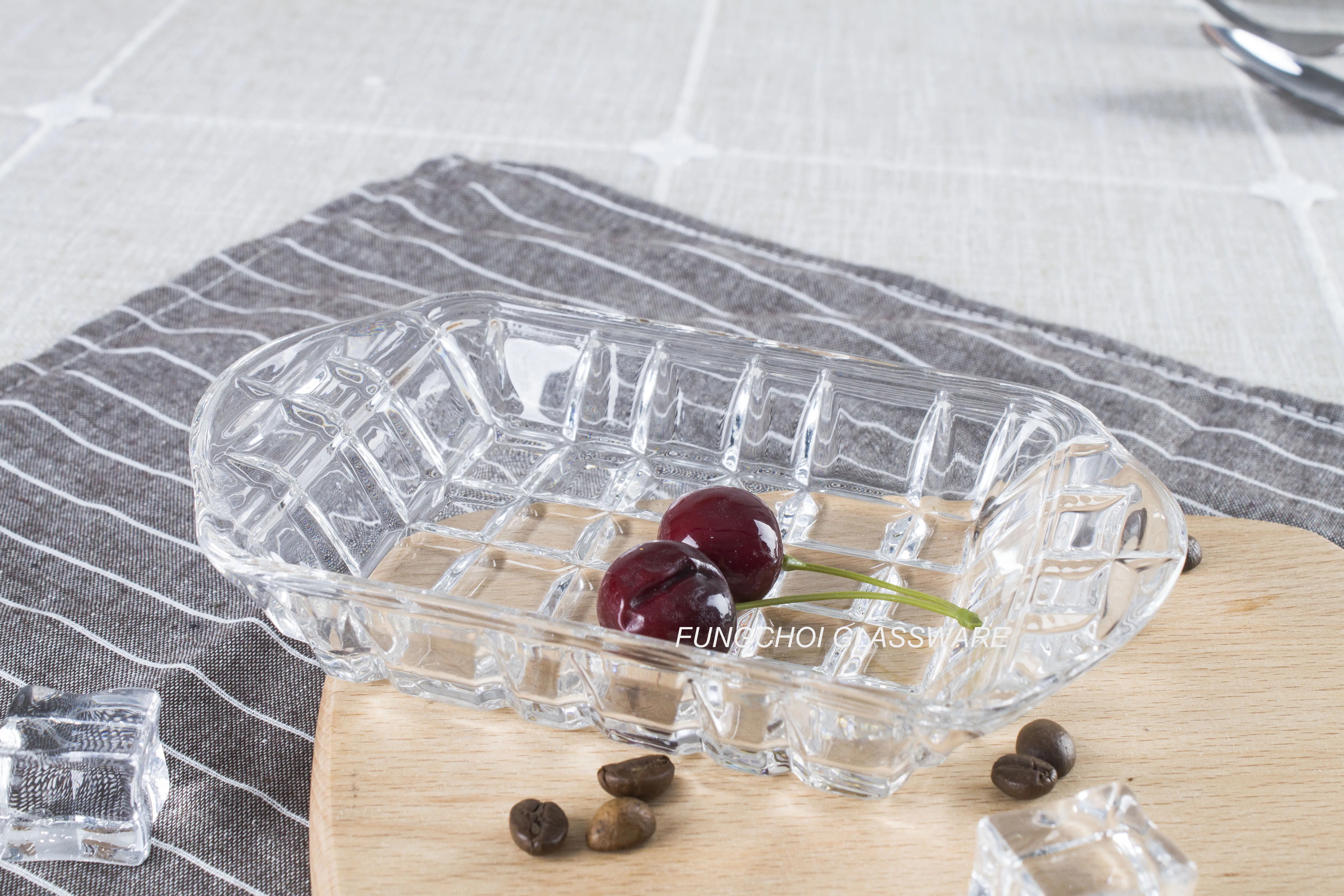 Middle Classical glass sugar Jar storage jar  candy dish with dome