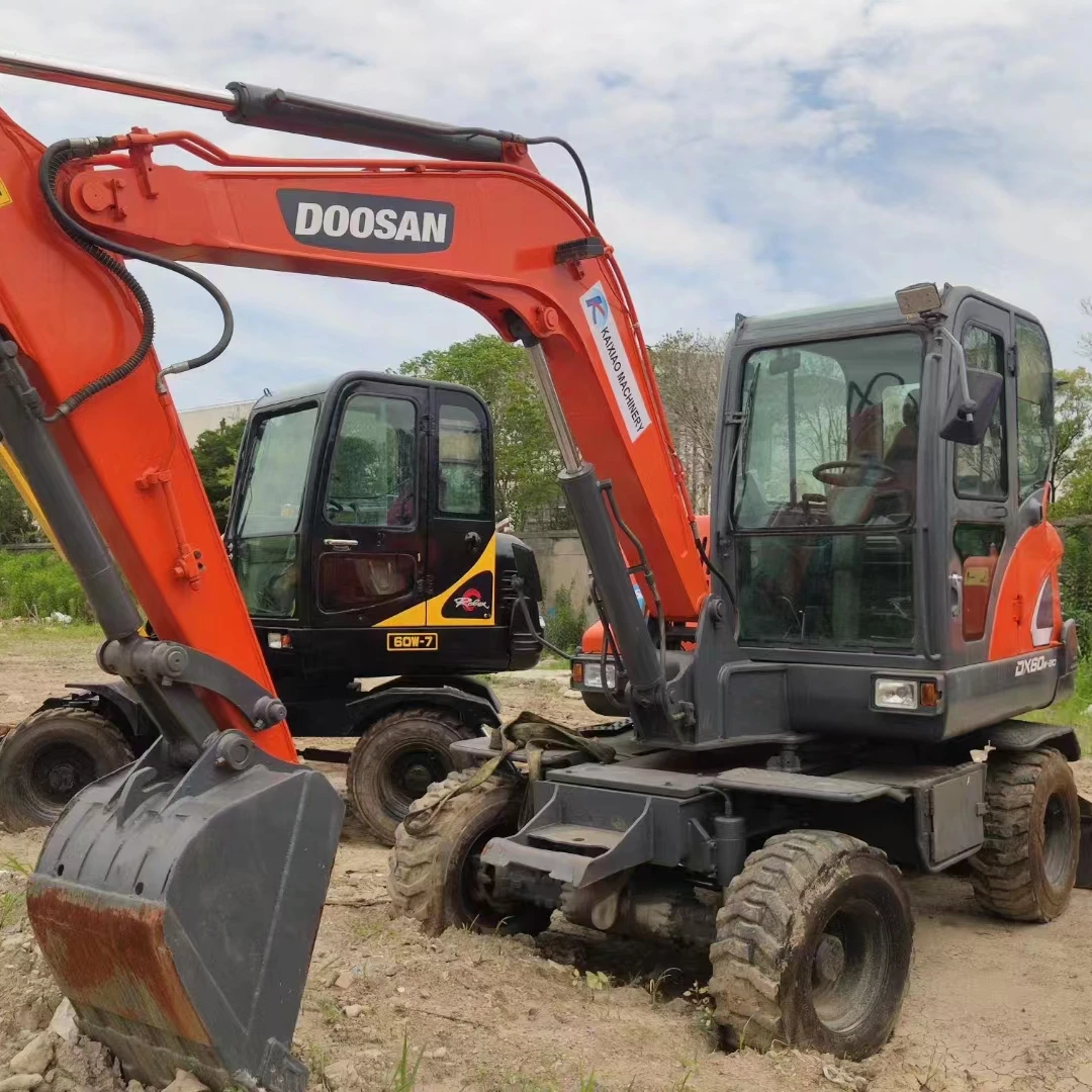 Used Doosan Machines DX55 DX60 DX210 Wheel Excavator For Sale