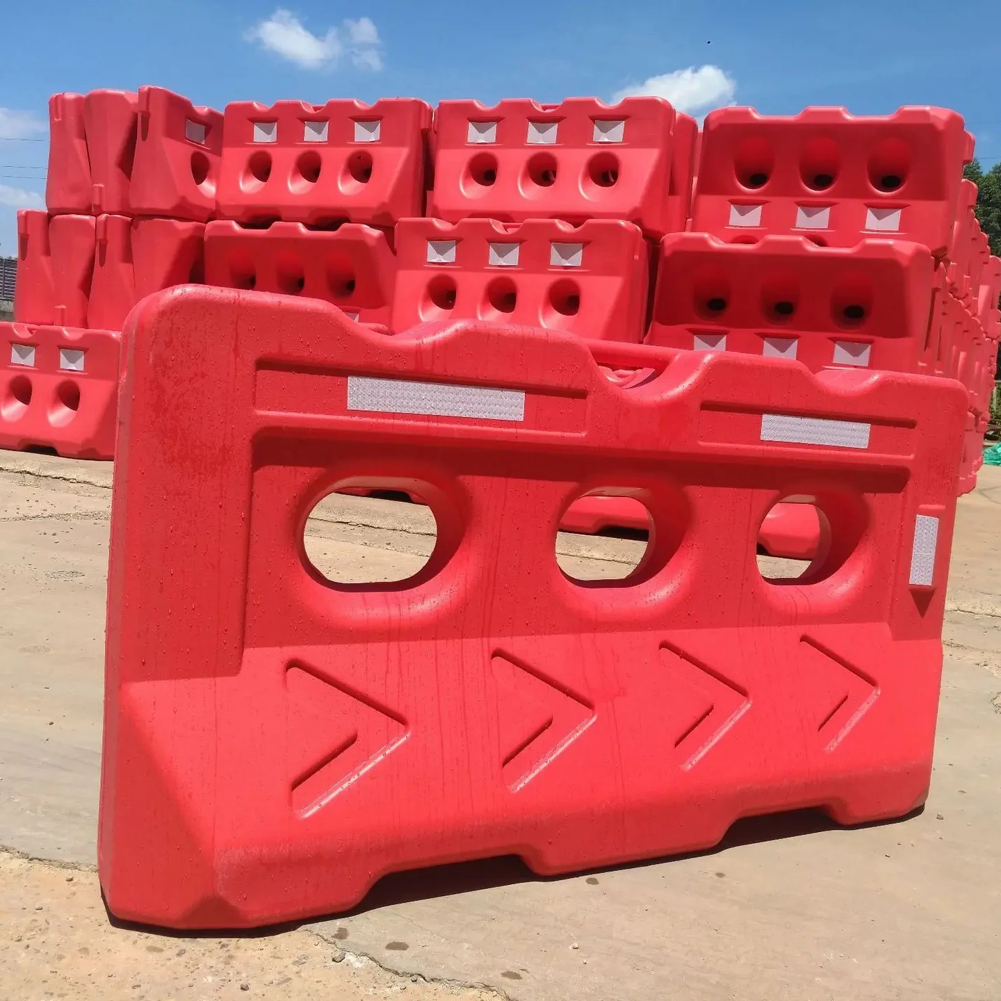 New Hot selling Water Filled Traffic Plastic Crowd Control Barrier Water Filled Barrier