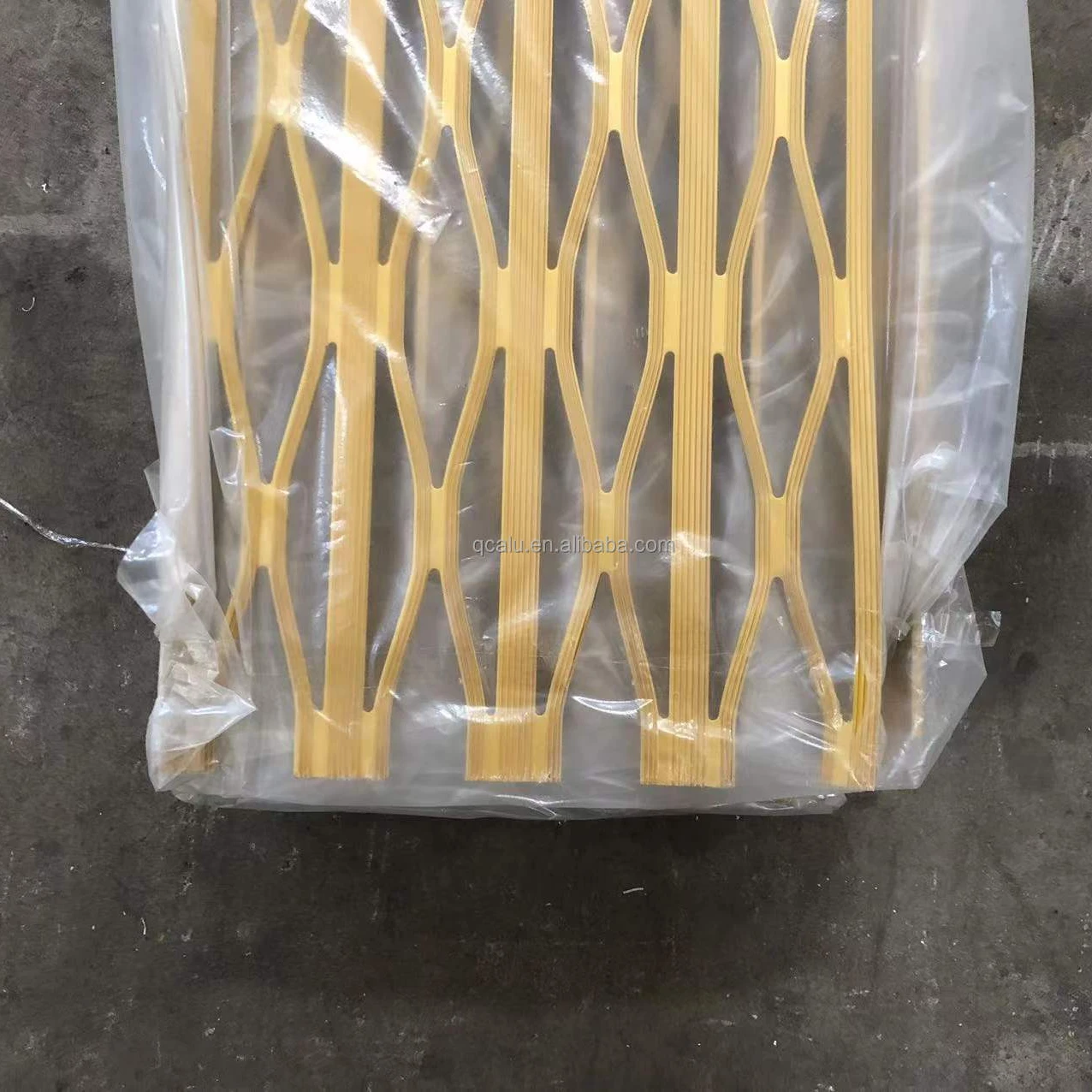 Powder coating or Oxidized gold color walkway or aluminum ceiling pedal welded wire mesh roll