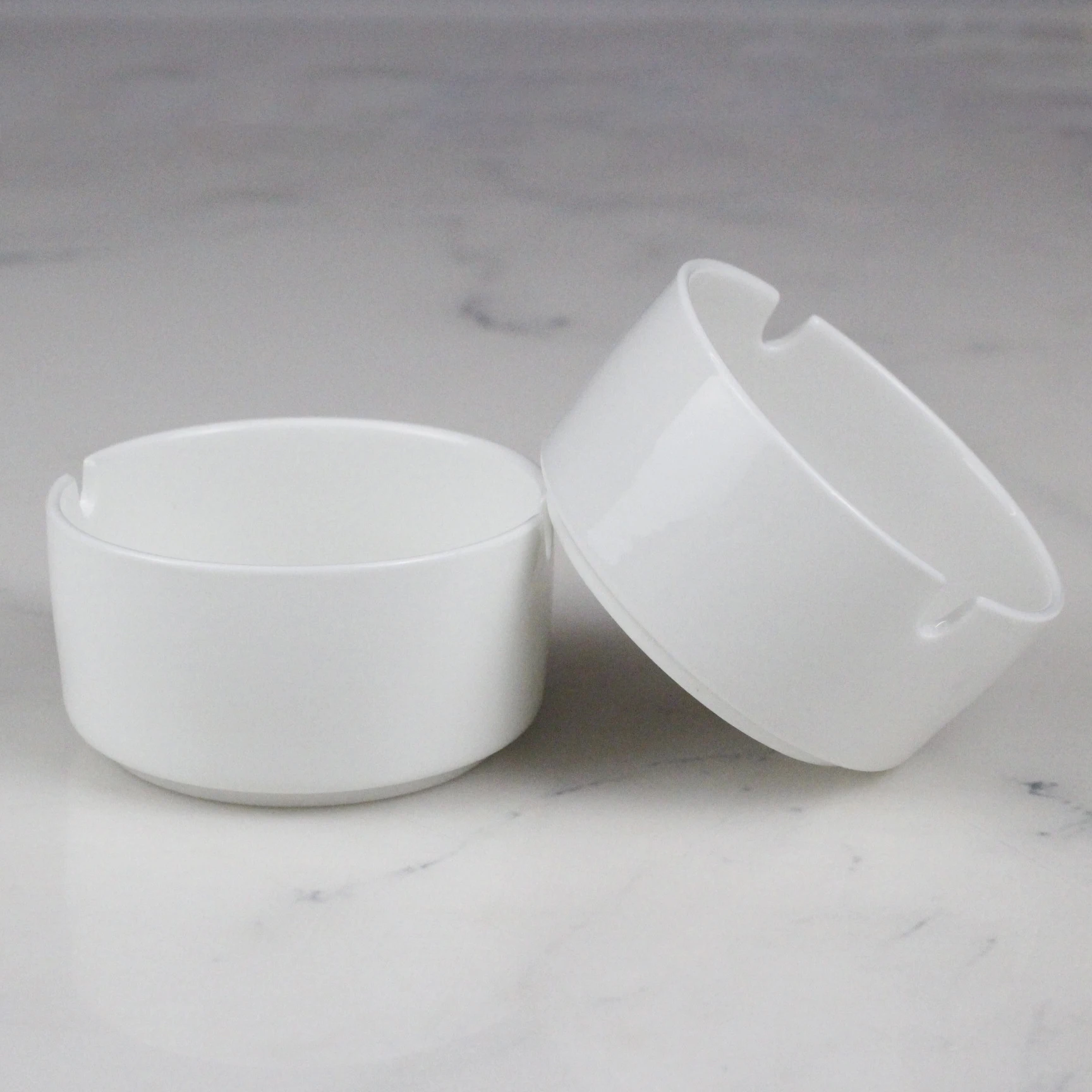 Hotel office home round desktop white cigarettes cigar ashtray porcelain ceramic classic smoking ashtray