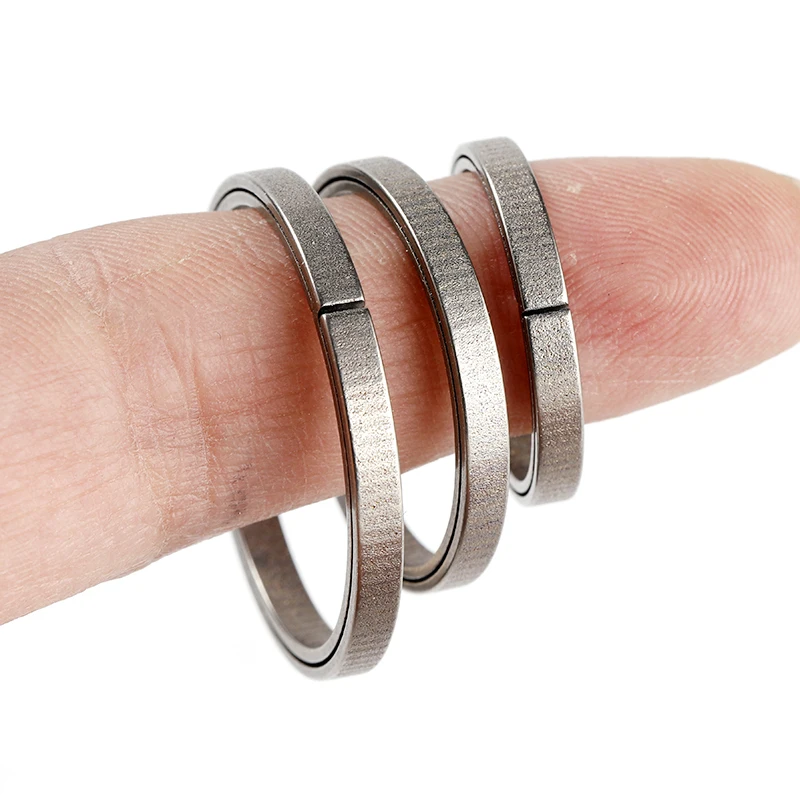 Titanium Alloy Keychain Buckle Key Ring Lightweight for Male Creativity Gift Wholesale camping Accessories