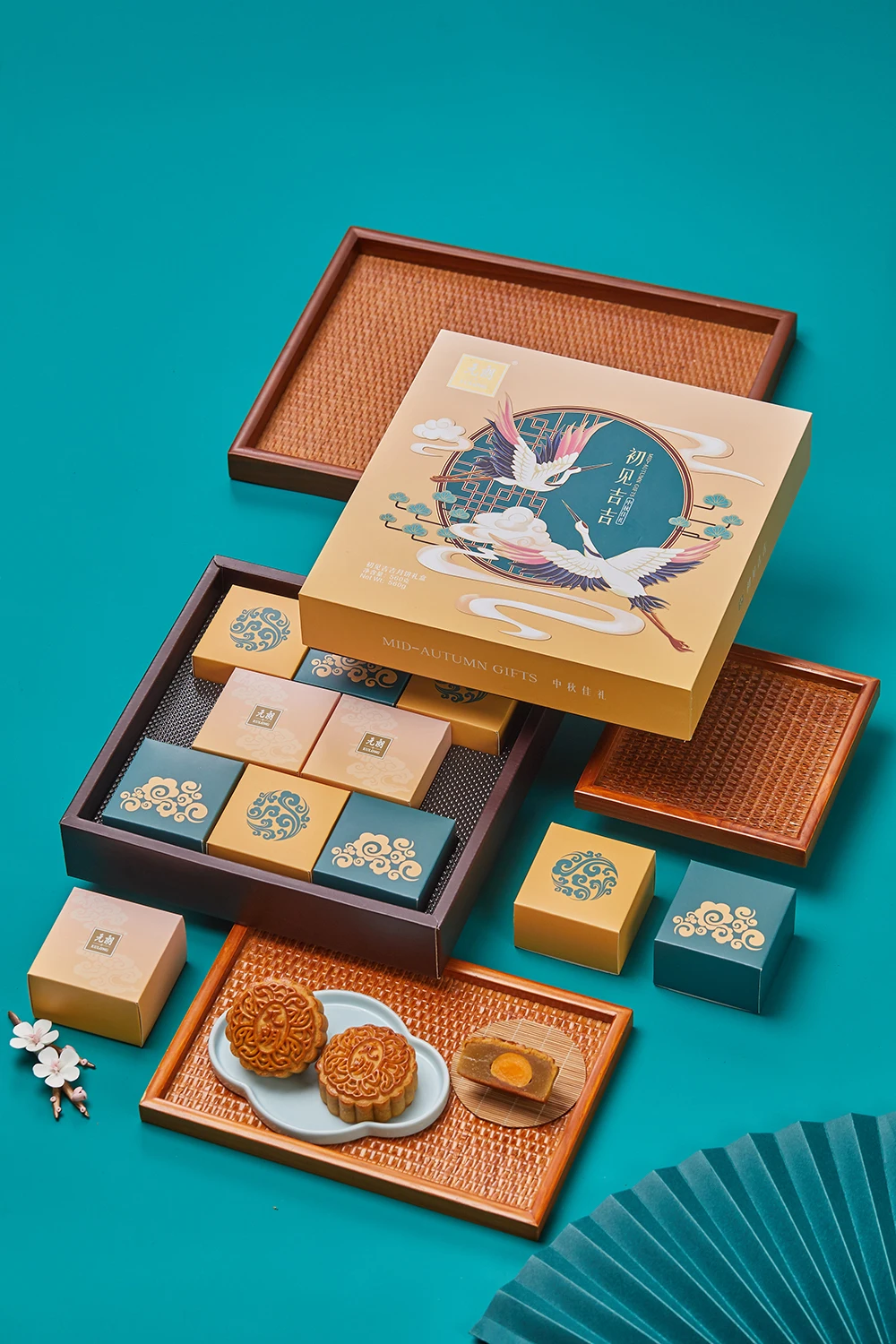 Hot Sale Chinese Chestnut  Egg York Mooncake and Matcha Intercontinental Mooncake Promotion 2022