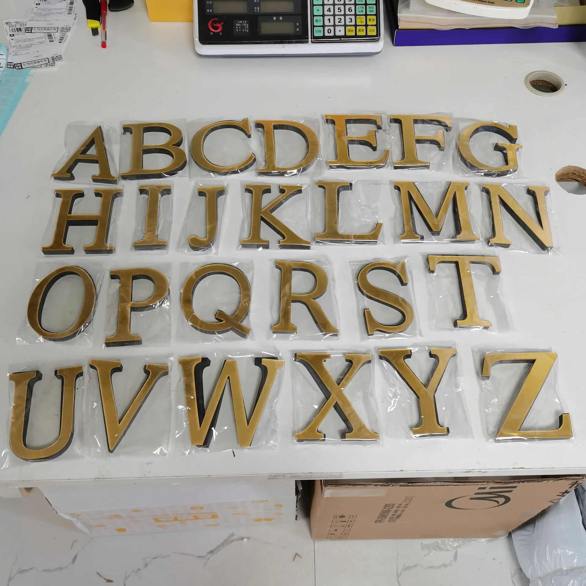 10cm DIY numbers 26 English letters uppercase Silver mirror stickers Free combination wall stickers Big With foam