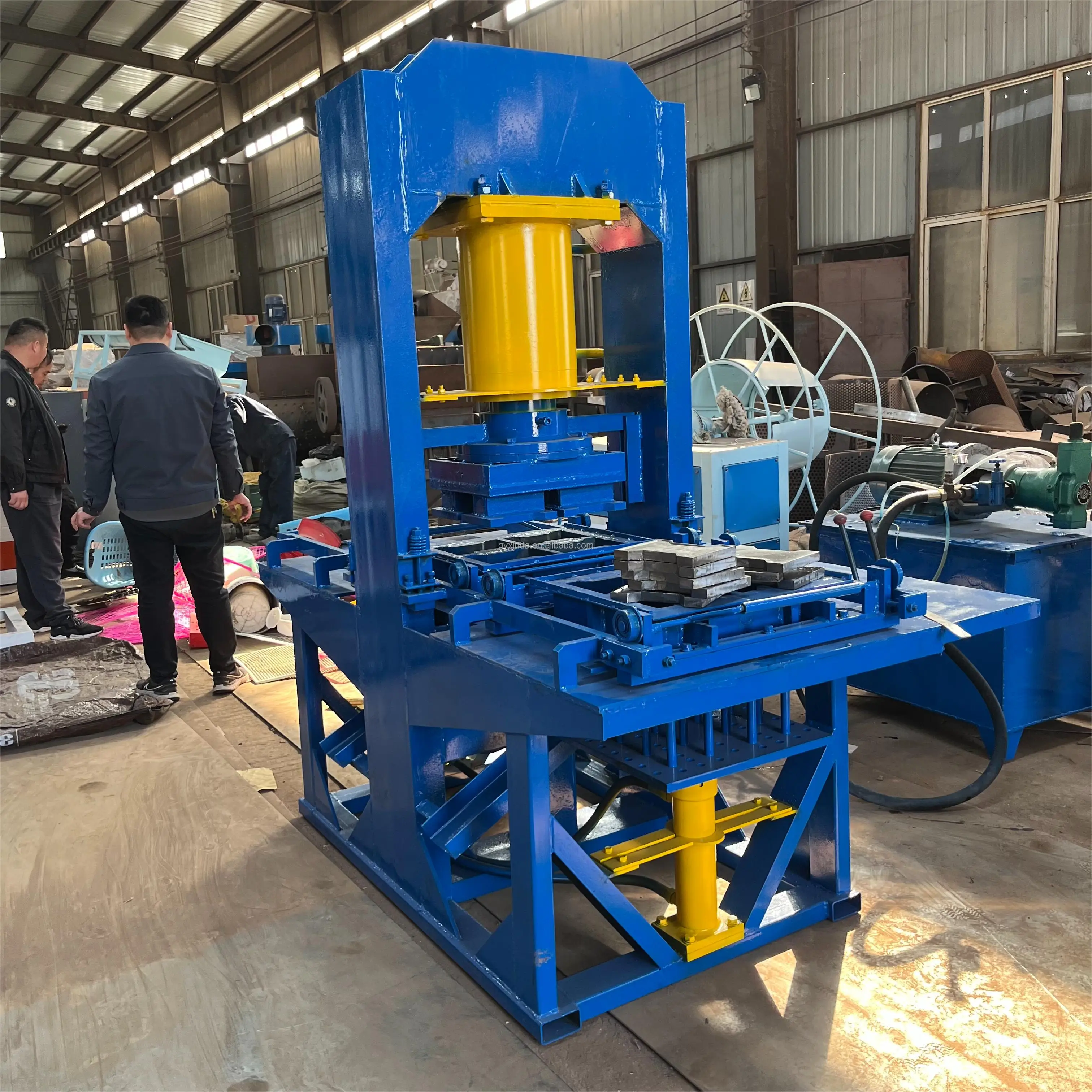 Suitable for different brick type pressing machine for plastic bricks block making machine