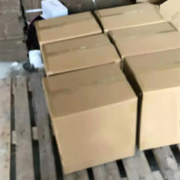  Недорогие пластиковые тарелки золотого цвета с зарядным устройством оптовая