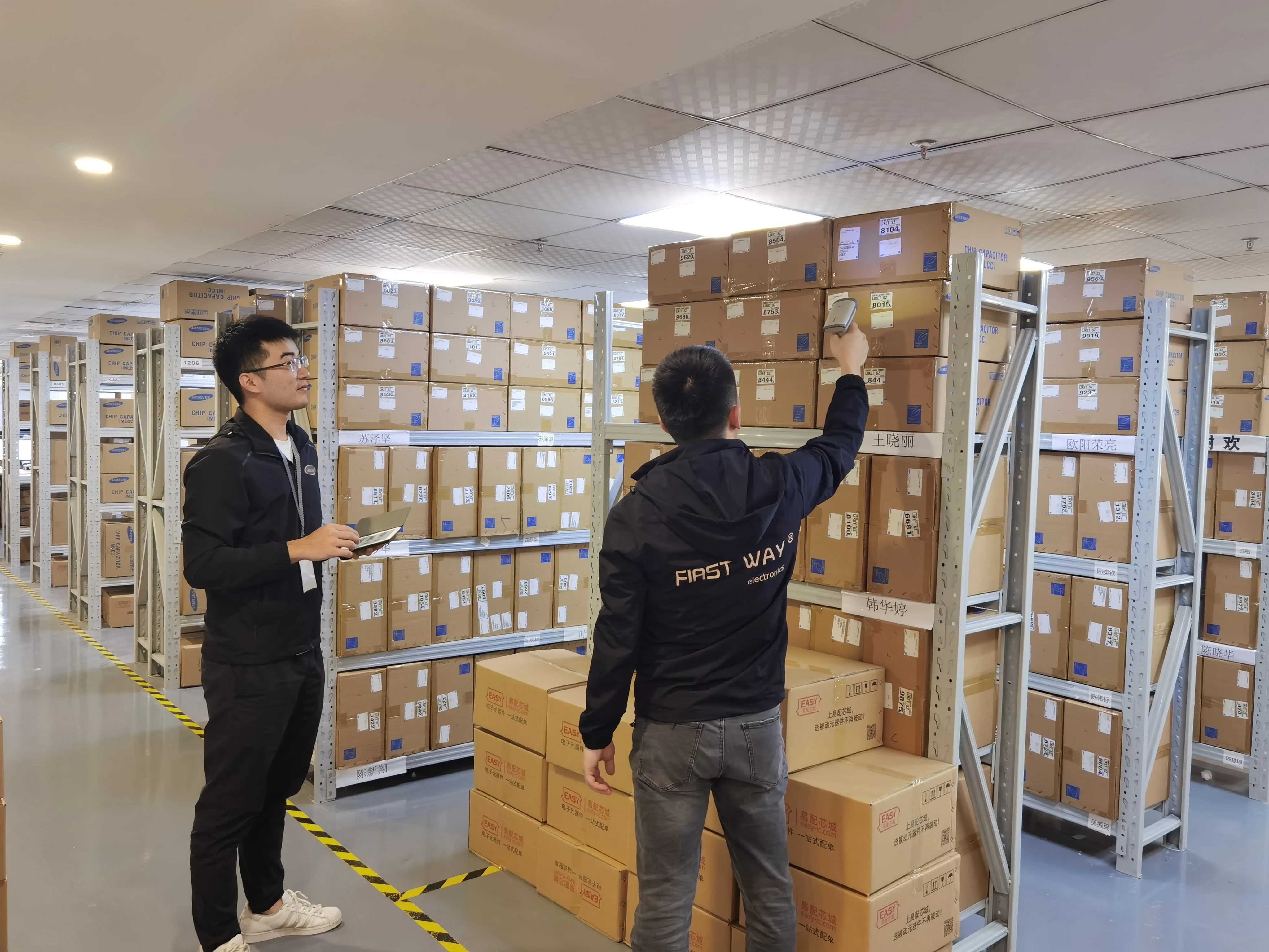 Original Integrated Circuit BOM 8-TSSOP LM393APWR Linear Comparators IC Chips Micro Chip