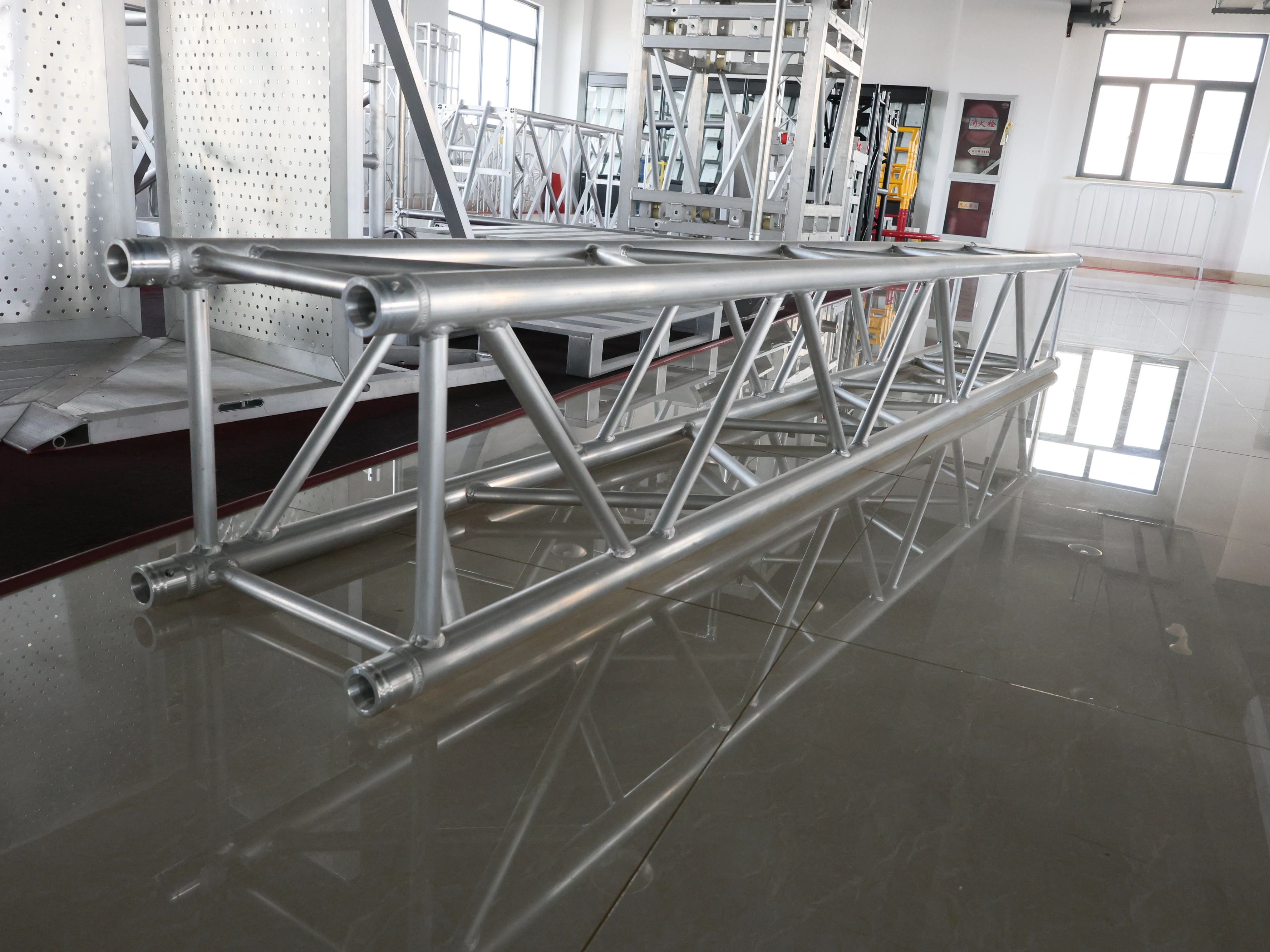 Outdoor LED Screen Mobile Audio DJ Lighting Stage Equipment Professional Custom 290*290mm Lightweight Truss Entertainment