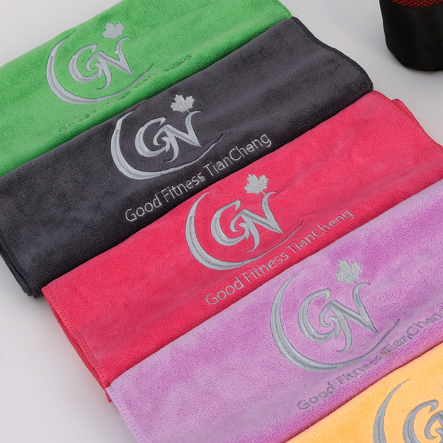 Latest process Custom Made Microfiber best ins fashion lettering Printed Towels Fast Drying brand design gym sweat towels