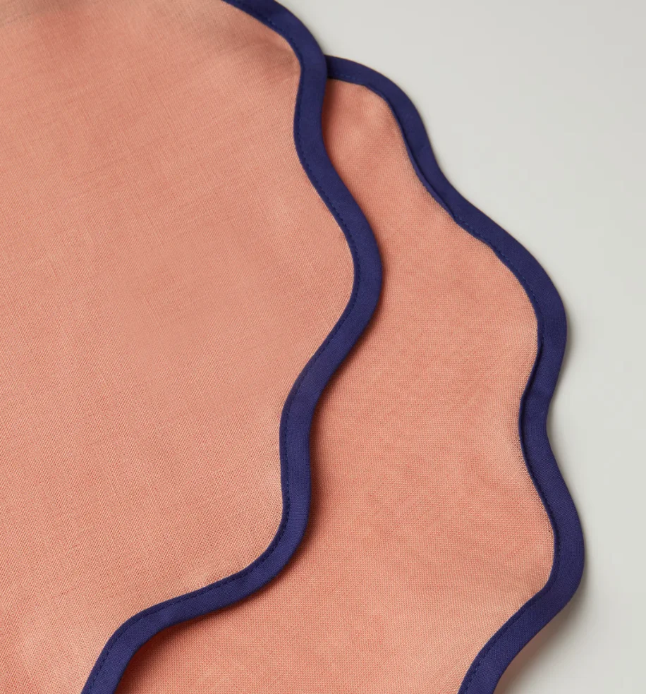 Customized 100% pure linen fabric for linen placemat two-piece set round linen napkins  with a wavy silhouette