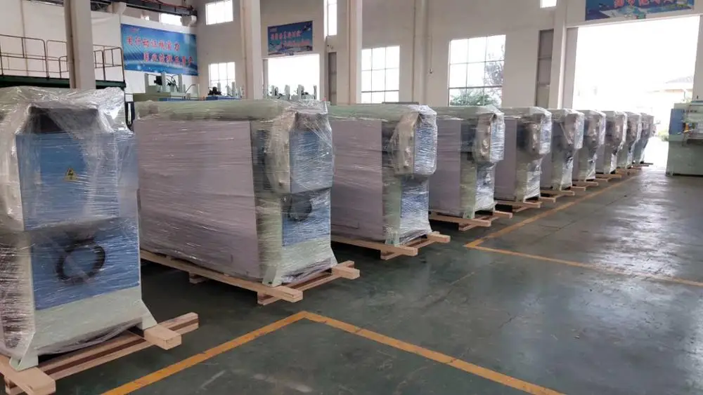 Precision Four-column Hydraulic Plane Die Cutting Machine