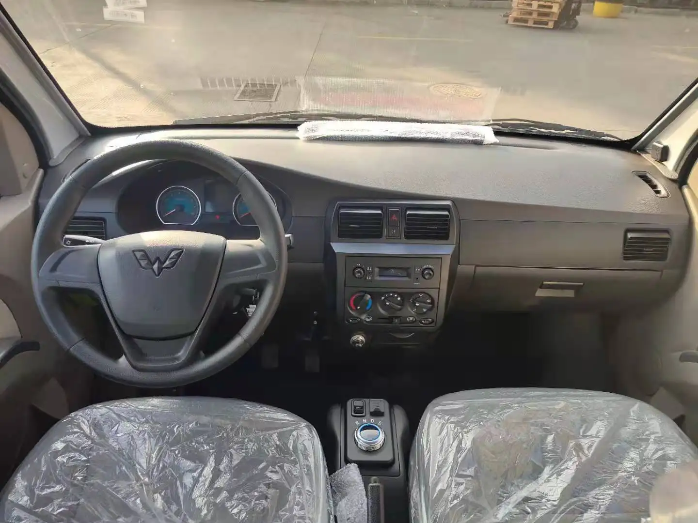  Новый Электрический мини-фургон Wuling 4X2