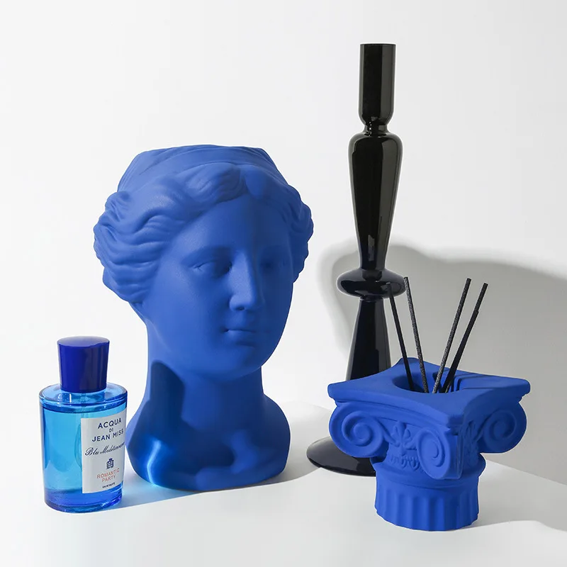 Wholesale Modern Irregular Nordic Home Decor Custom Shaped Chrome geometric Handmade Arrangement  Klein blue Ceramic ornament