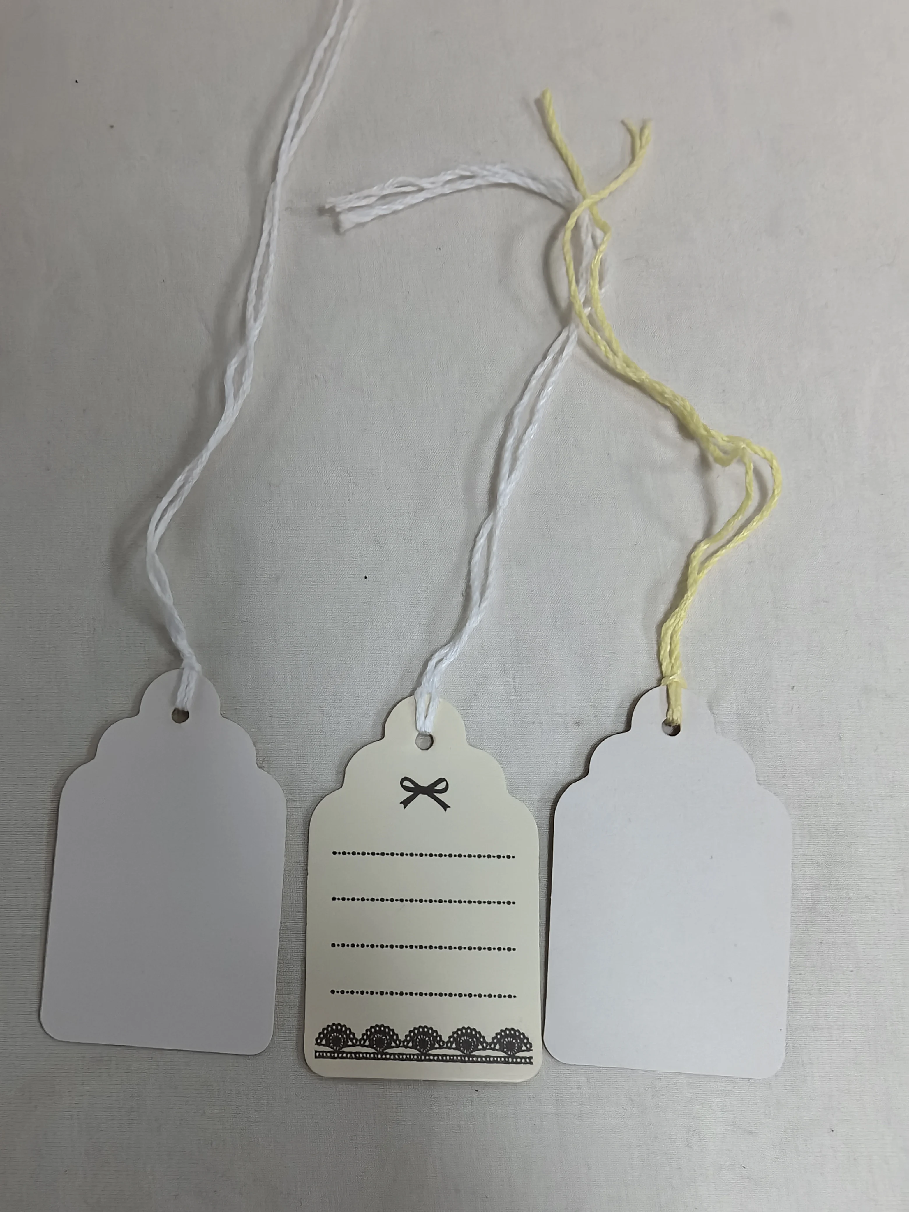 Luxury White Clothing Hang Tags Custom Printed Circle Paper Hangtags For Clothing Product With Own Logo