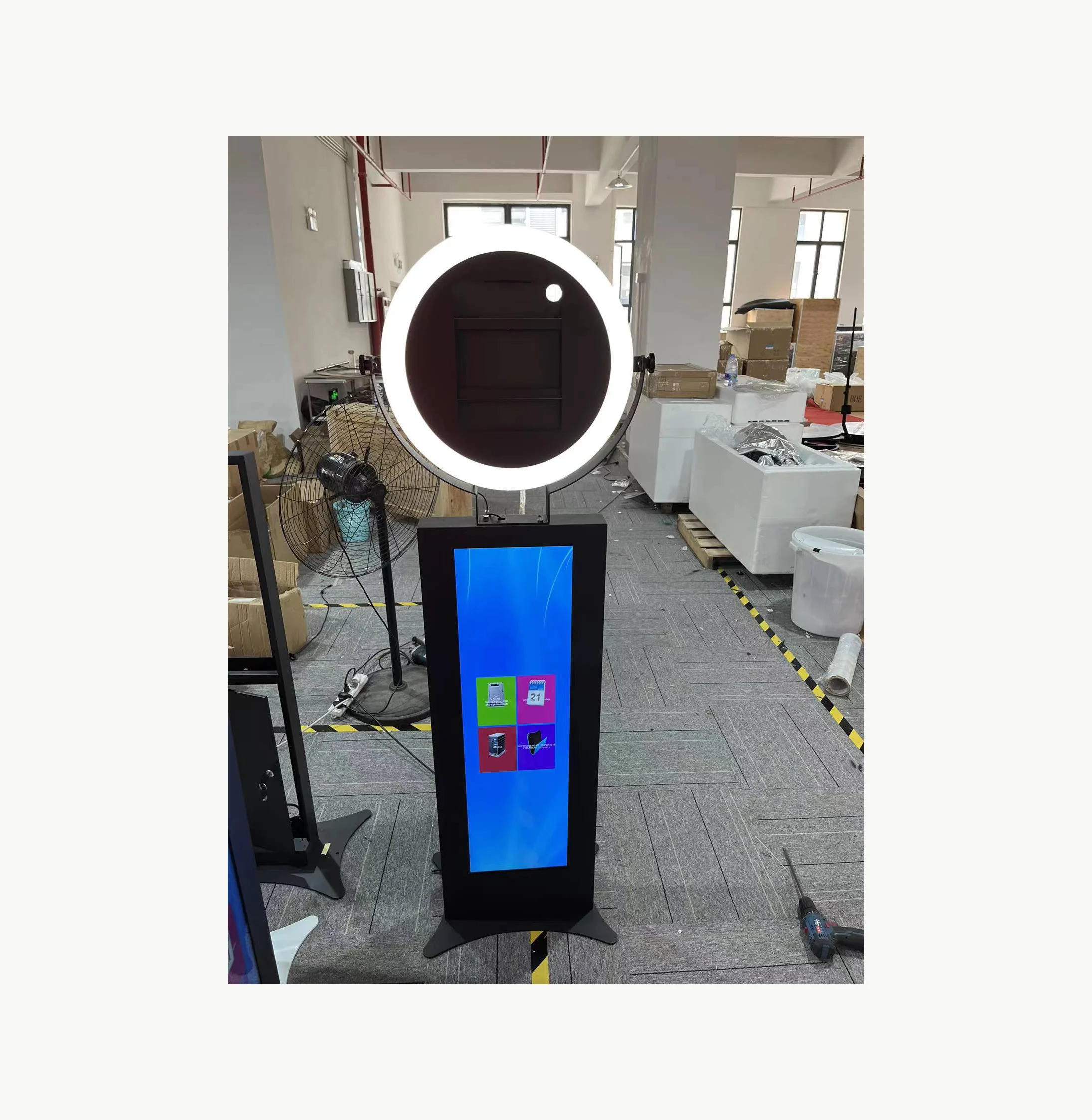 2024 Hot Sale Portable Selfie iPad Photo Booth with LCD Screen 11 Inch iPad Pro 110cm Vending Machines
