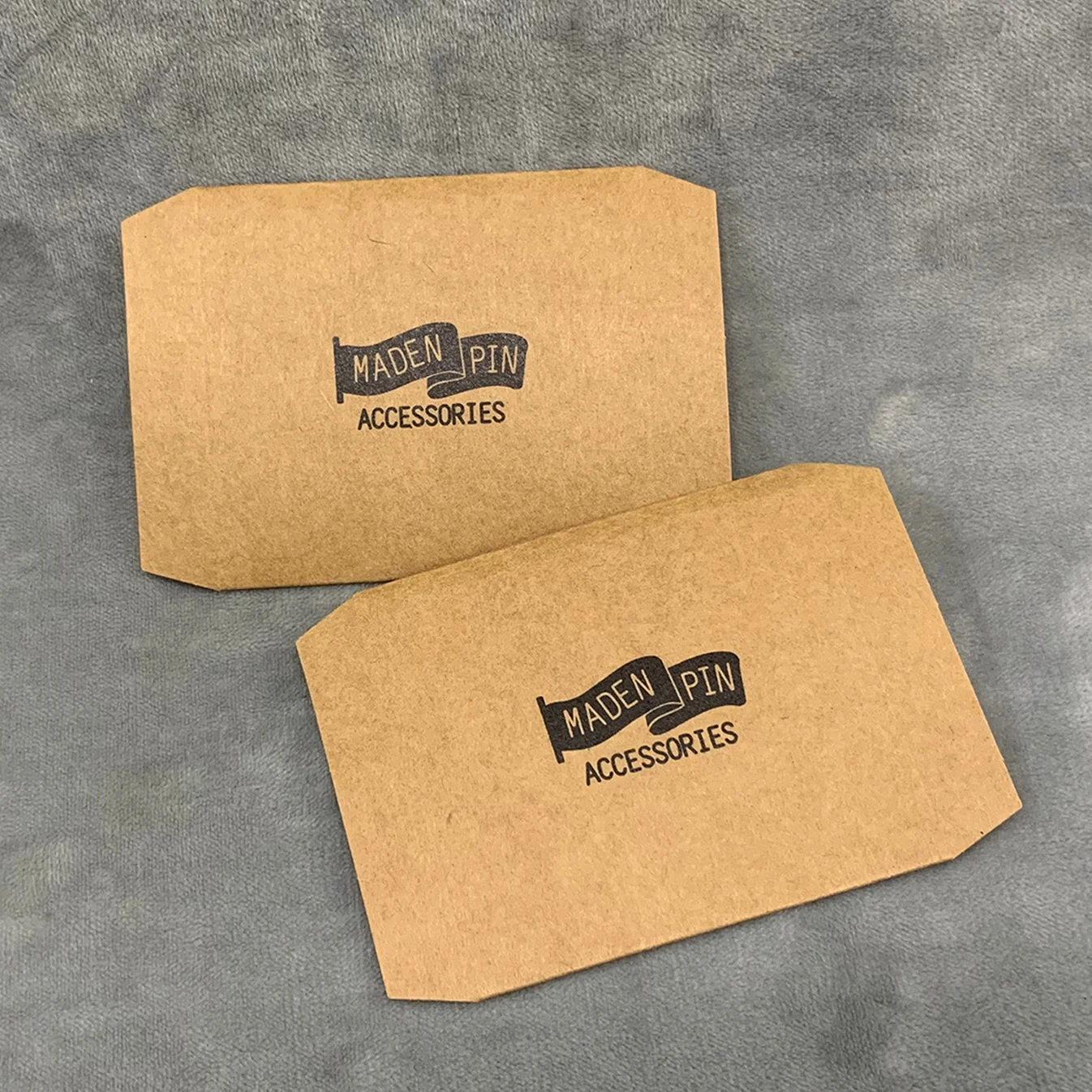 Custom Luxury Garment Hanging tags with Free Slings Special Swing Paper Product Socks tag Kraft Folding Hang Tags for Clothing