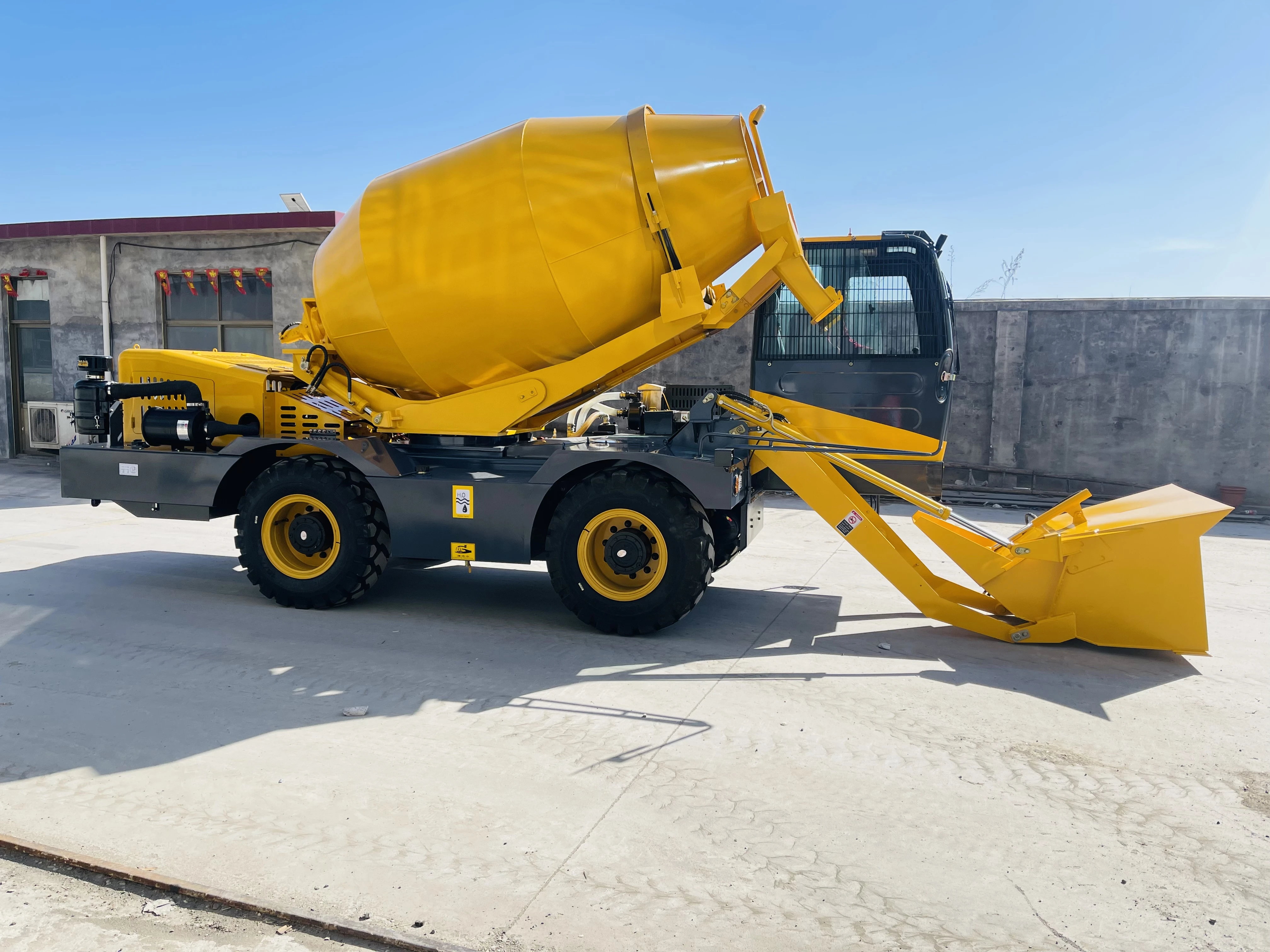 4m3 self loading concrete mixer truck for sale HY400