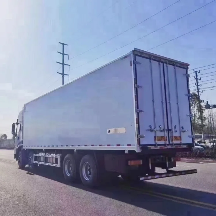 China Dongfeng Tianlong KL High end Large Refrigerated Truck High roof Double Pillow Carriage