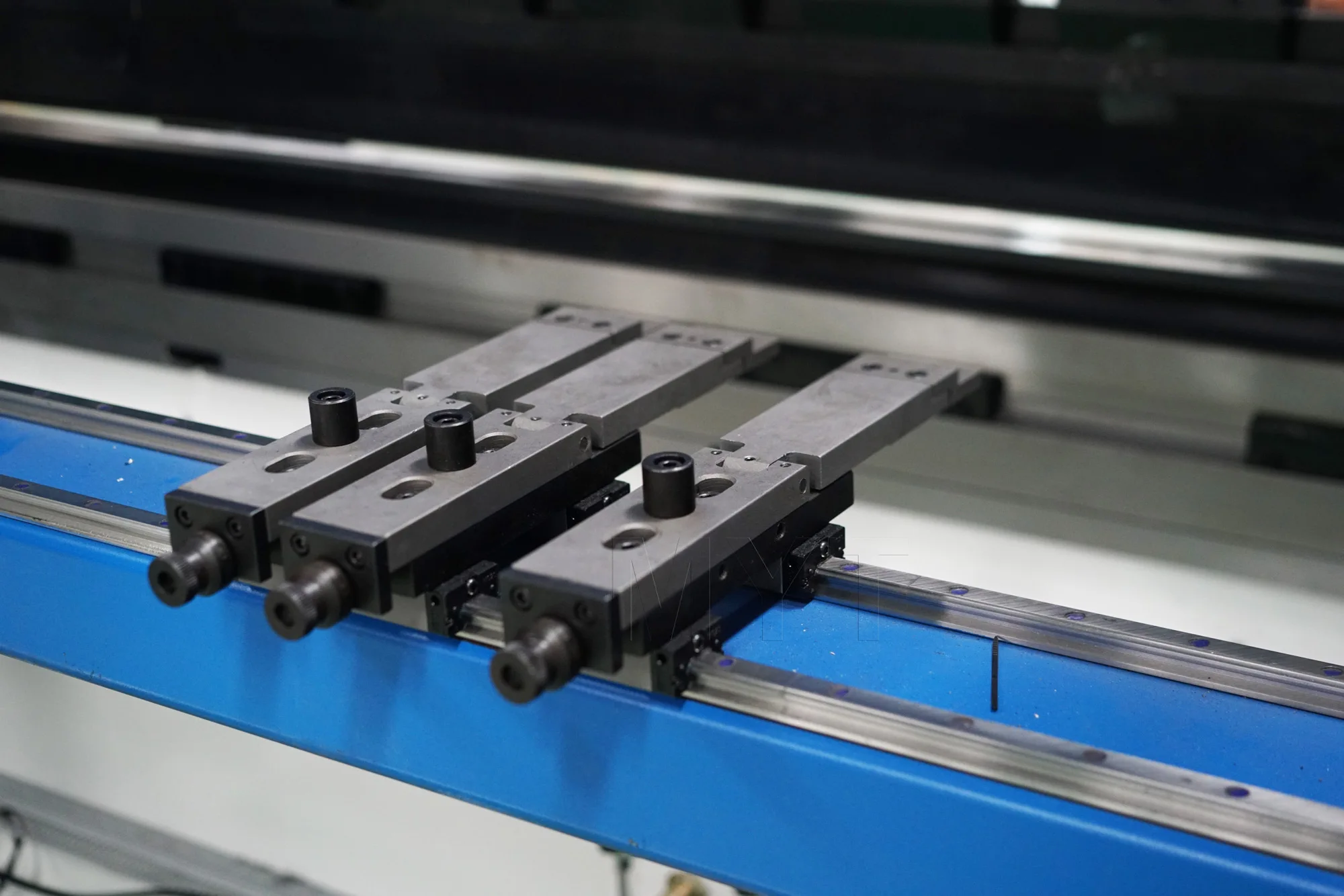 MYT  Automatic Easy To Operate Sheet Metal Bending Machine 175 T3200 Press Brake Steel Plate CNC Press Brake for Metal Sheet