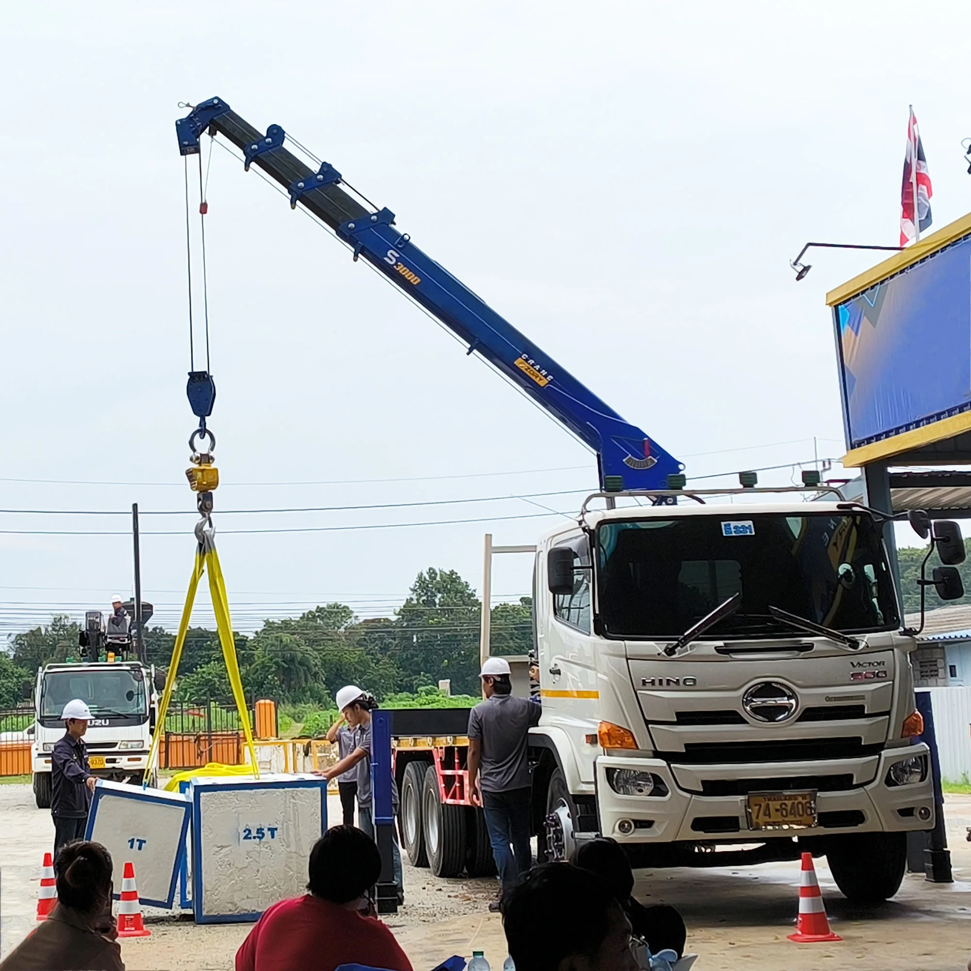 Lifting Equipment Stiff Crane SQS80A-4 3 Ton 4 Ton 10 M Large Span Telescopic Boom Hydraulic Arm Truck Mounted Crane With Pump
