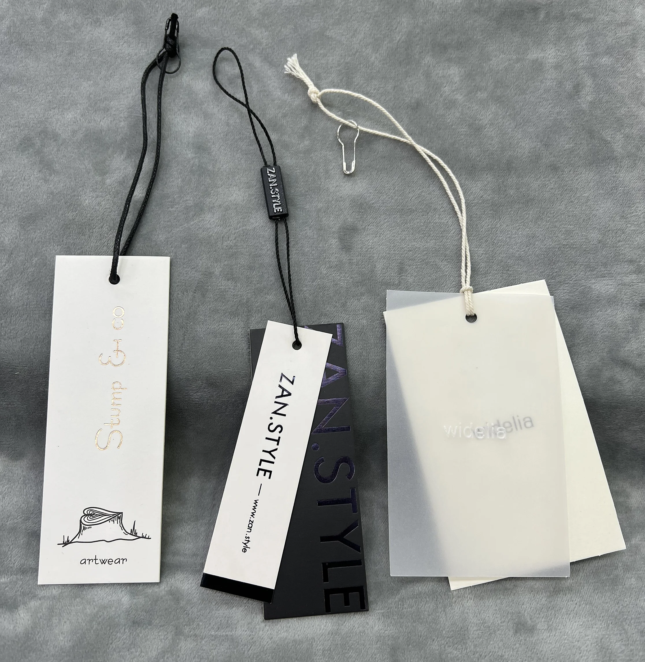 Custom Garment Hang Tags Eco Friendly Screen Printing Thick Cardboard Swing Paper Hang Tags With Cotton String For Clothing Care