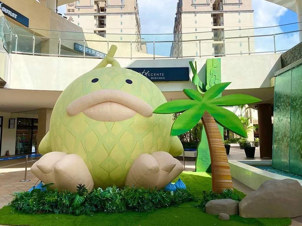 Various cartoon models Inflatable artistic beauty maze climbing wall Inflatable circles