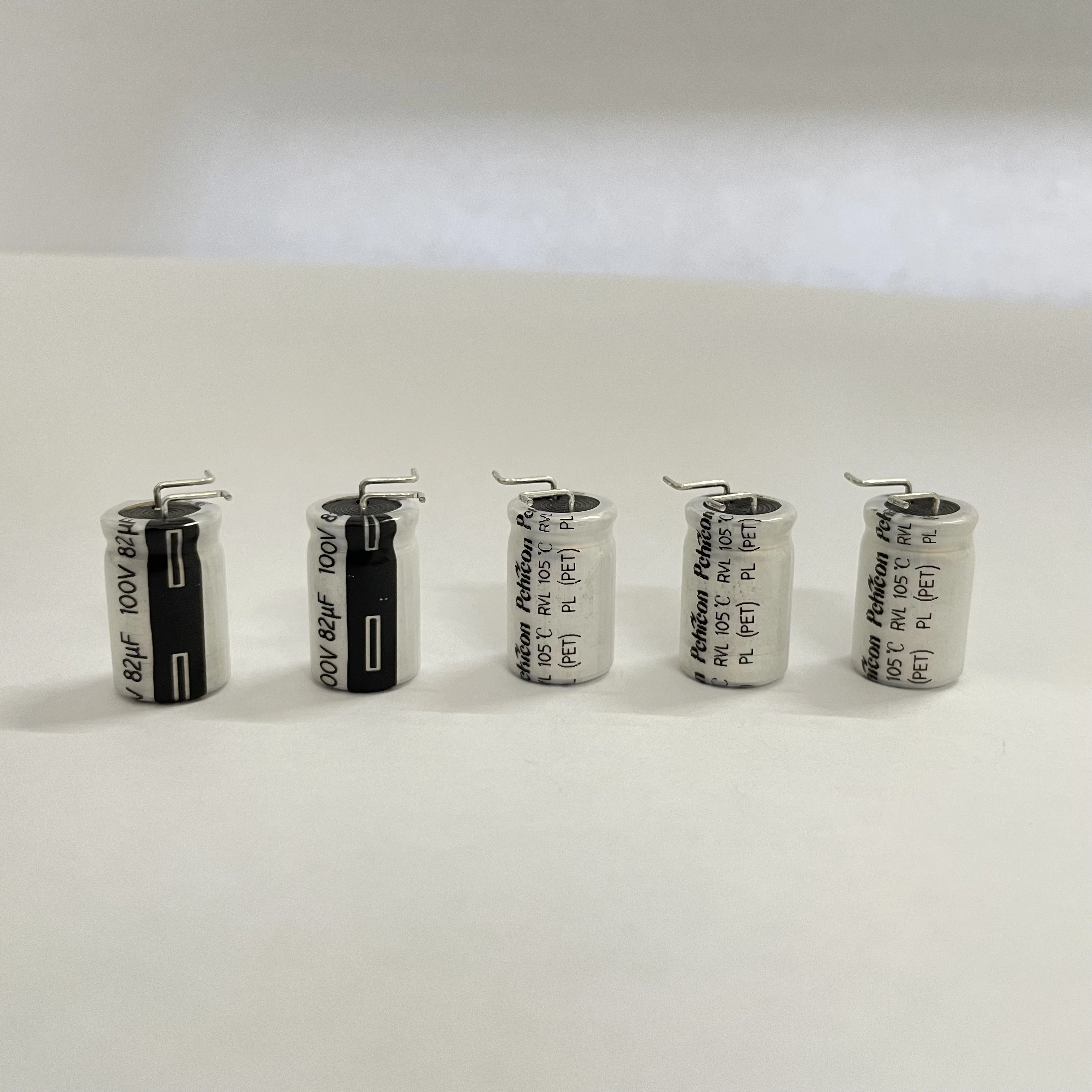 Алюминиевый конденсатор Pchicon 82uf 100v производитель smd Алюминиевые