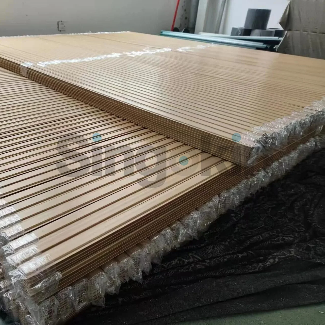 Single Wall Bottom Locking Privacy Slat for welded fence