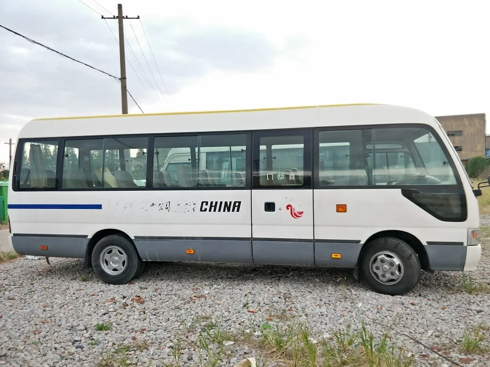  Бывший в употреблении по низкой цене японский бренд Toyota coaster bus годы от 17 до 45 мест общественный автобус Китае для