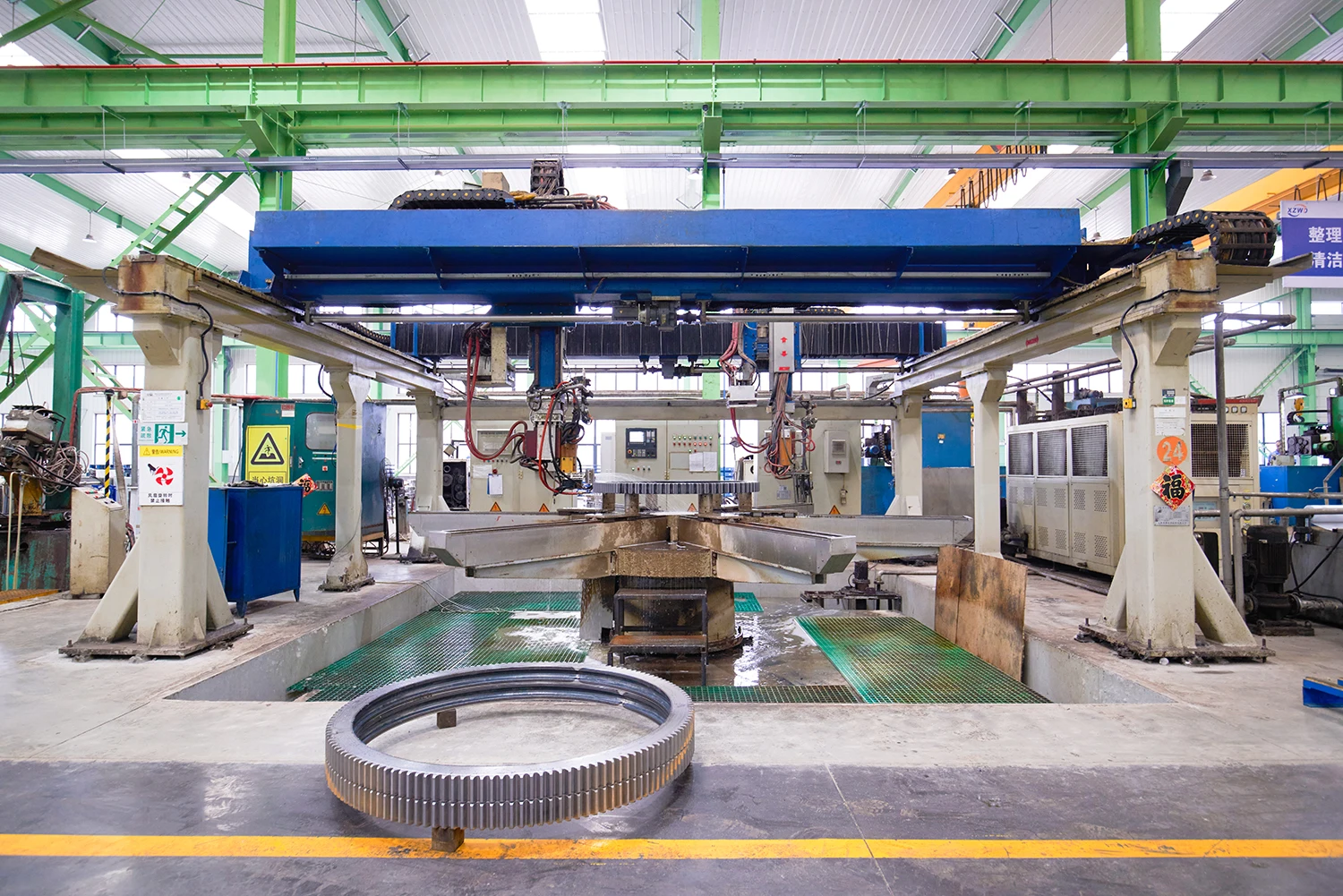 Internal gear 013.40.1120 Single row ball type with Tooth hardness Slewing bearing for Excavator