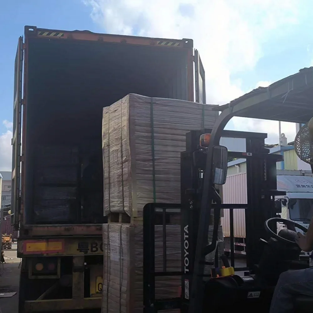 Твердая и твердая гладкая поверхность 310gsm A4 листовая бумага с черным сердечником