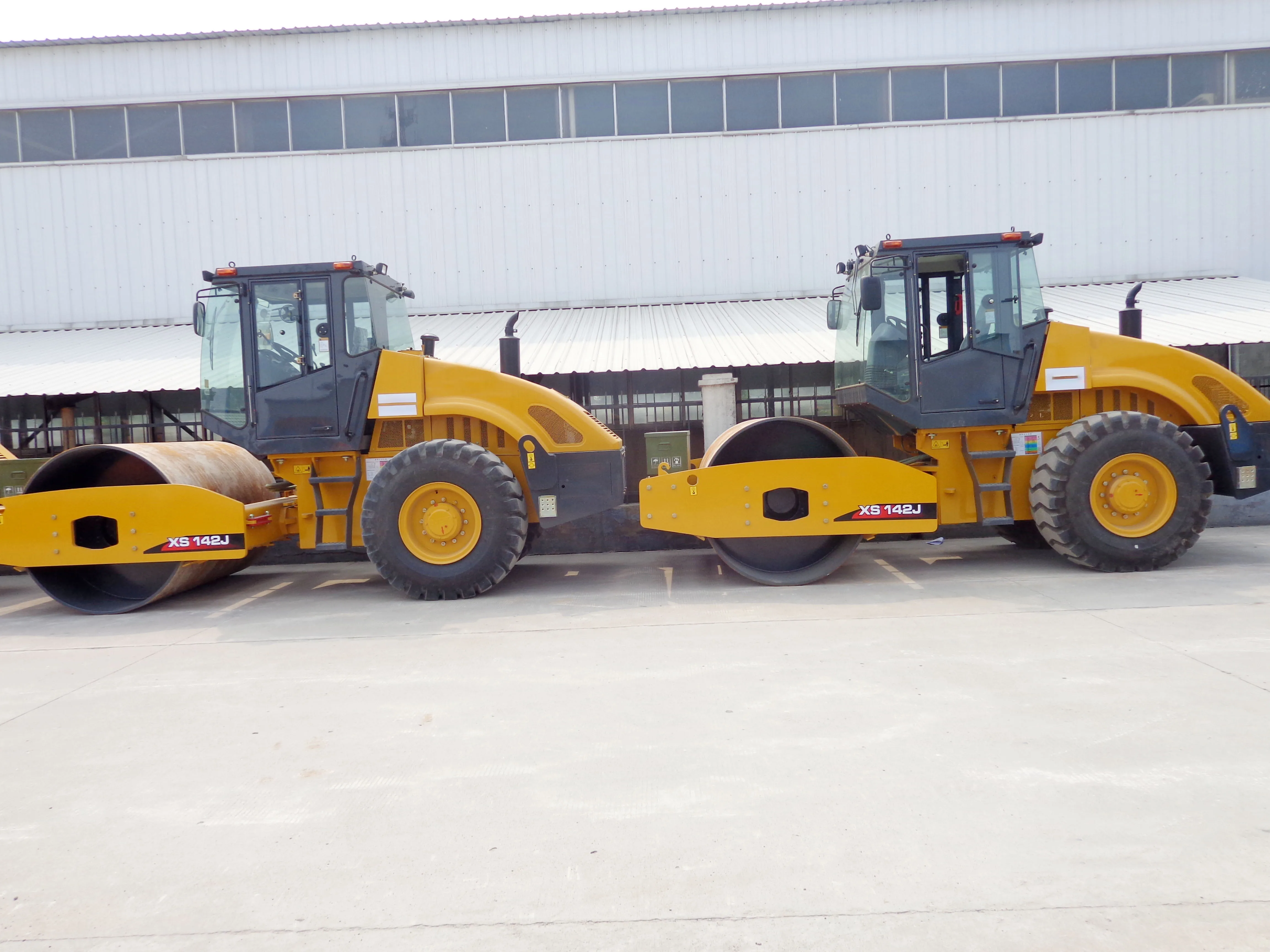 China Famous Brand 10 Ton High Performance Road Roller XS103J with High Quality