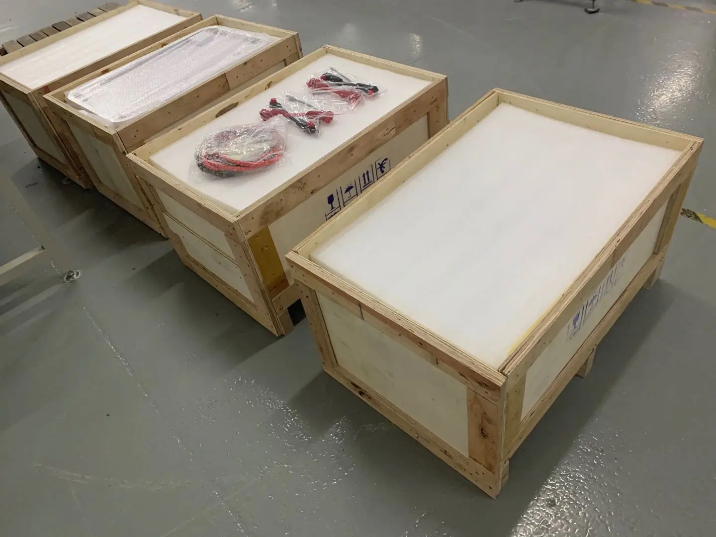 Ground type home energy storage battery pack 48V 50Ah 48V 100Ah 5.6kWh 11.2kWh LiFePO4 Lithium ion battery