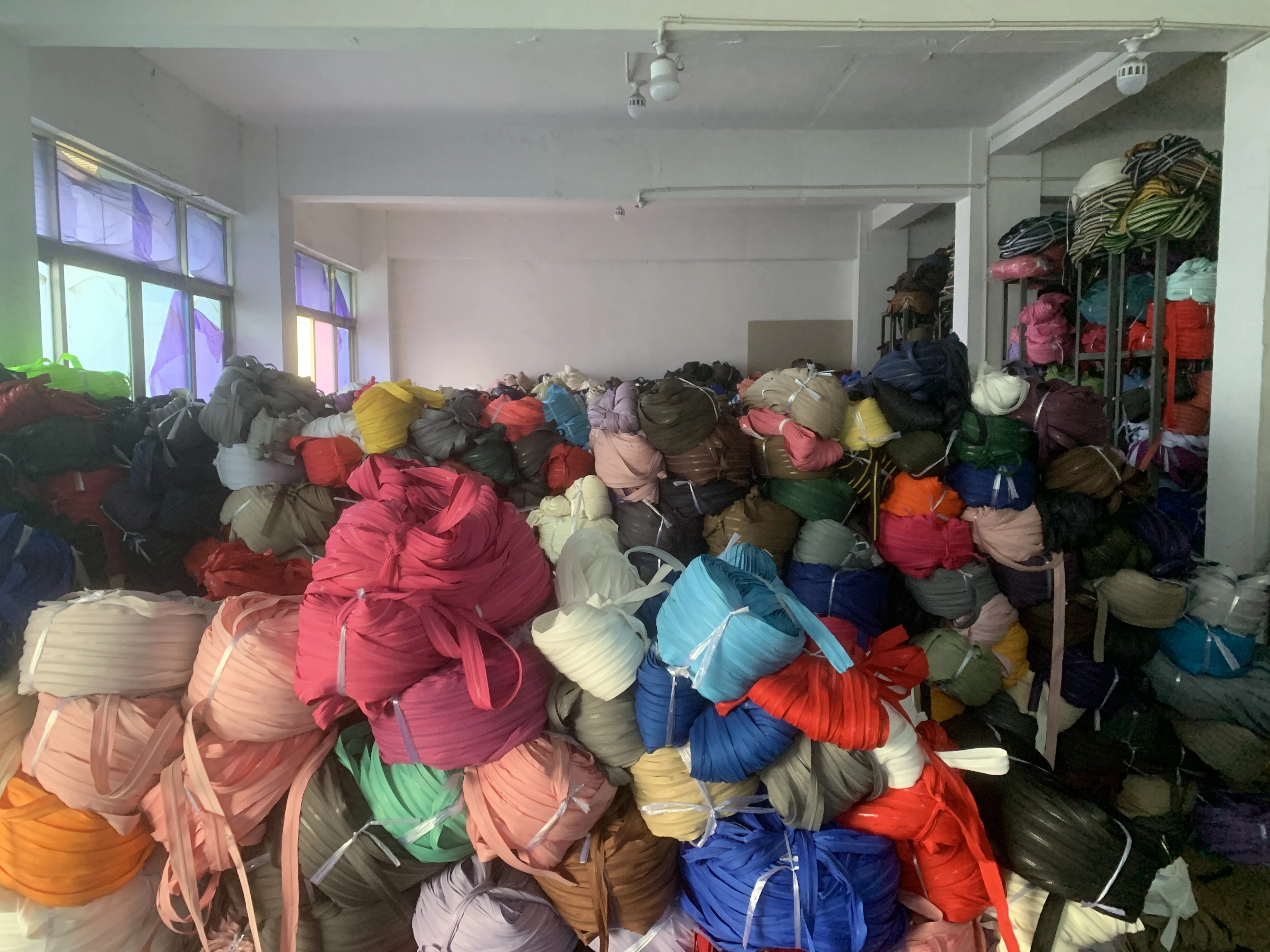 Nylon Zipper Wholesale Factory 5# 7#Open End Doubie Open End Close End Long Chain Nylon Coil Zippers