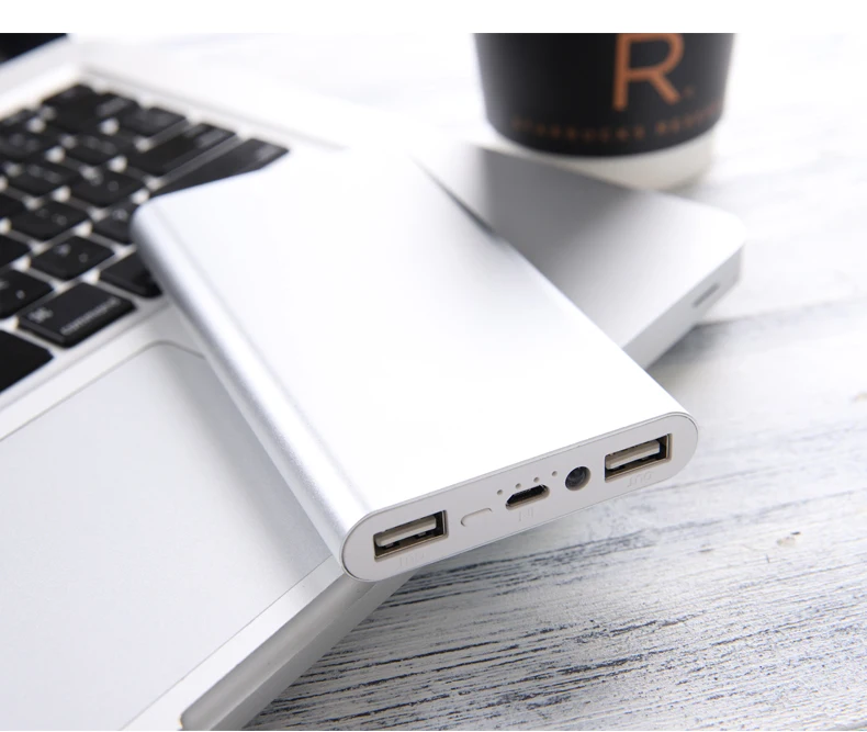 Metal Thin Power Bank 10000mAh Mobile Phone Chargers Lithium Batteries Can be Customized Portable 5000mAh Power Bank Supplies